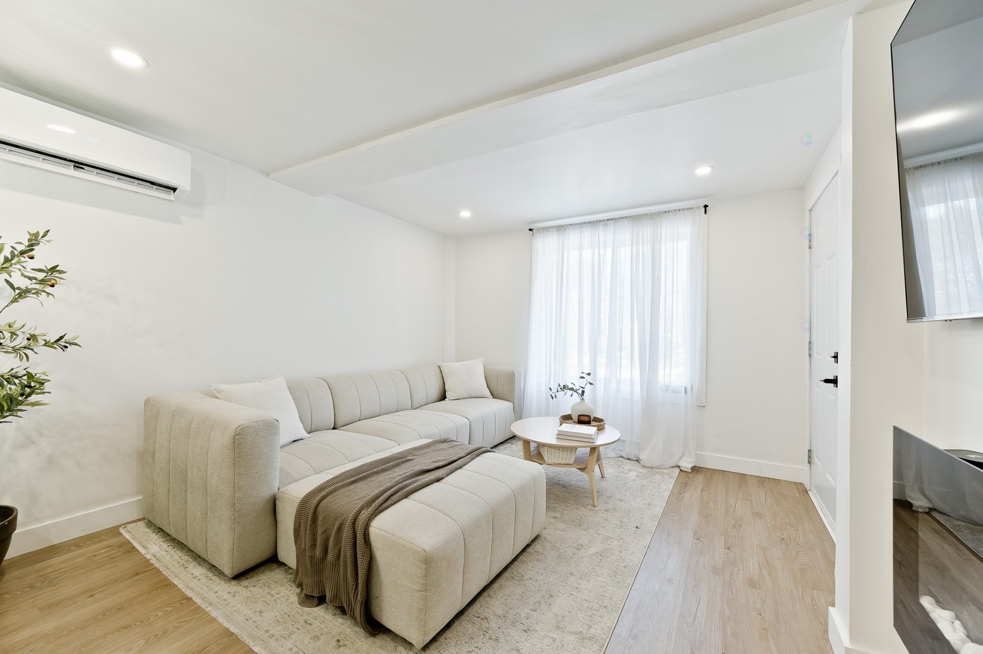 









816

 - 822


Rue Degré

,
Magog,




QC
J1X1B9

