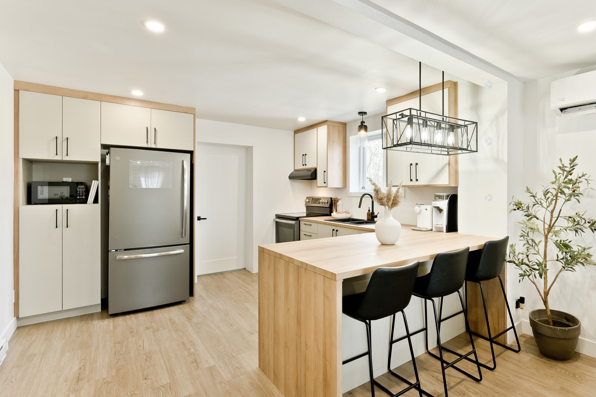 









816

 - 822


Rue Degré

,
Magog,




QC
J1X1B9

