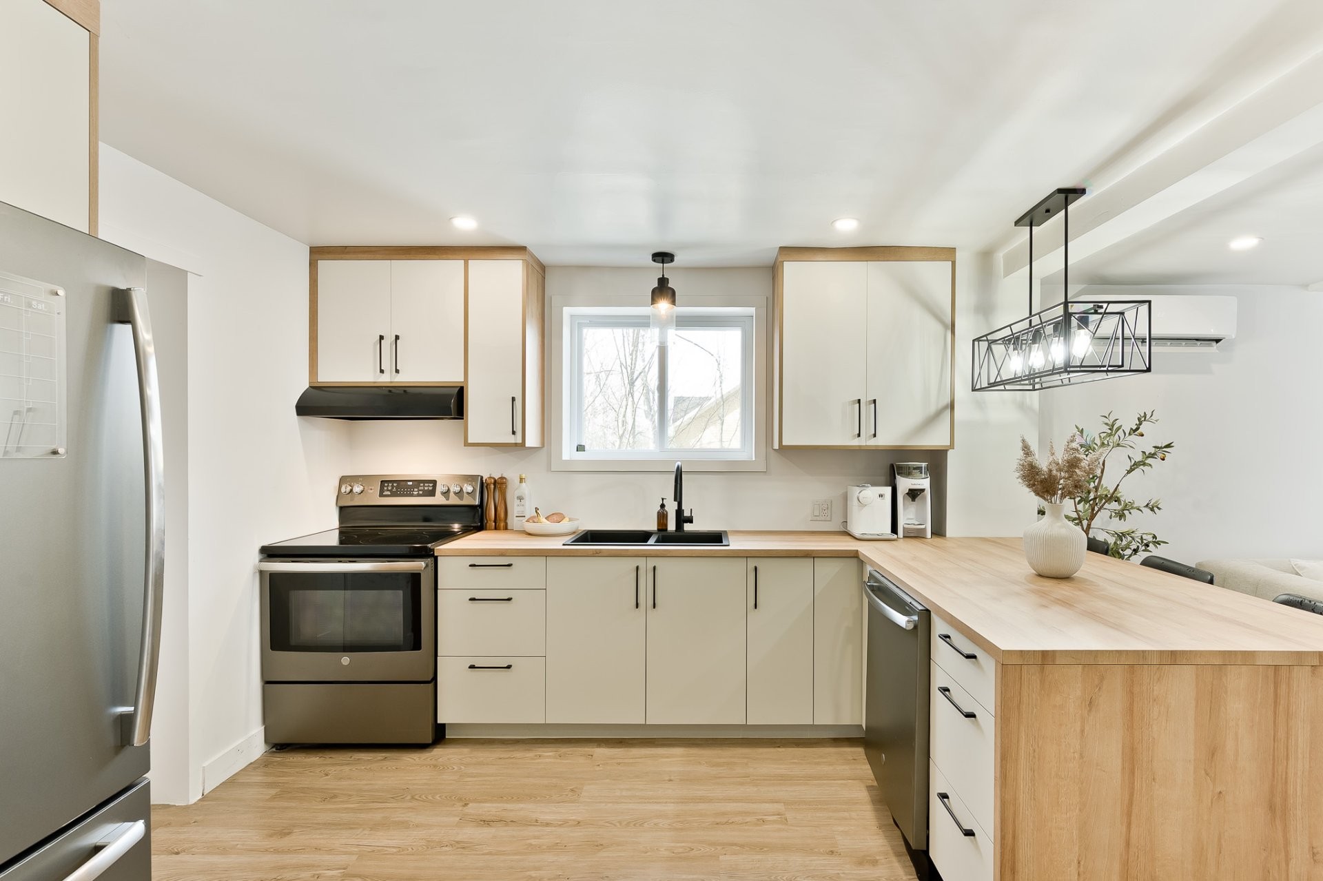 









816

 - 822


Rue Degré

,
Magog,




QC
J1X1B9

