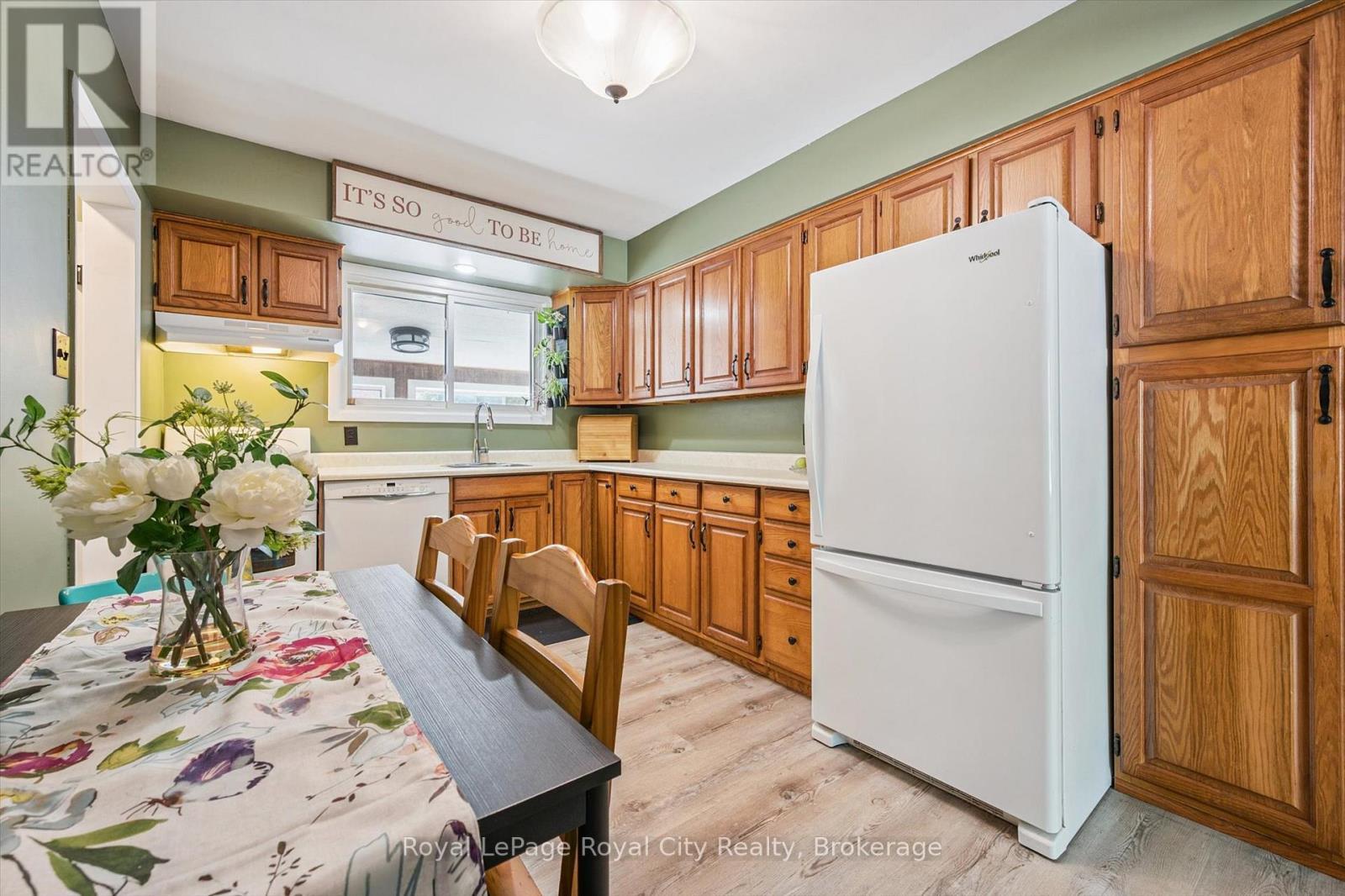 












24 JULIA DRIVE

,
Guelph (Junction/Onward Willow),




Ontario
N1H5W1

