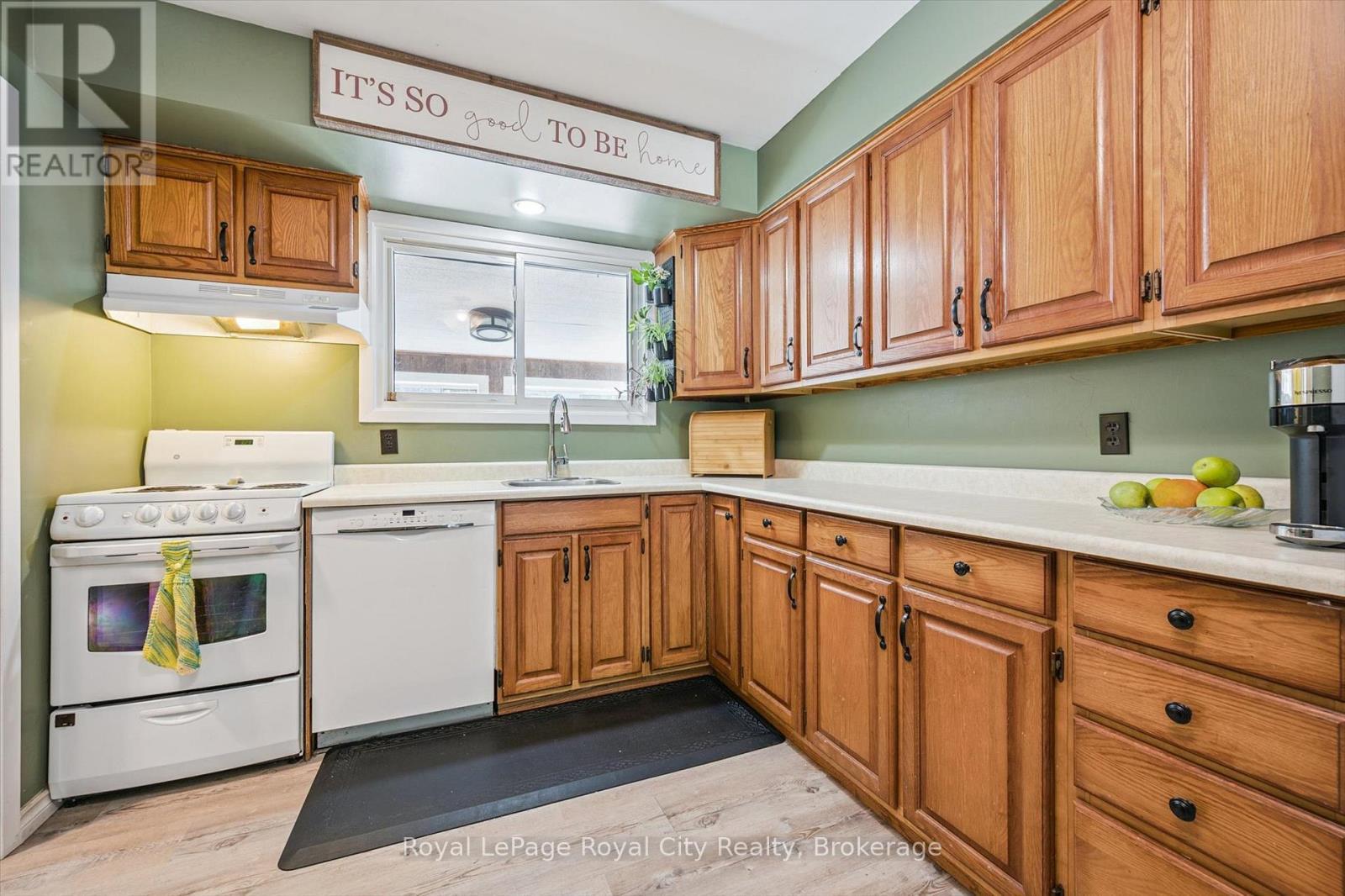 












24 JULIA DRIVE

,
Guelph (Junction/Onward Willow),




Ontario
N1H5W1

