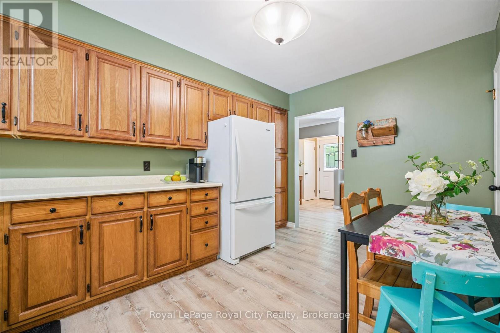 












24 JULIA DRIVE

,
Guelph (Junction/Onward Willow),




Ontario
N1H5W1

