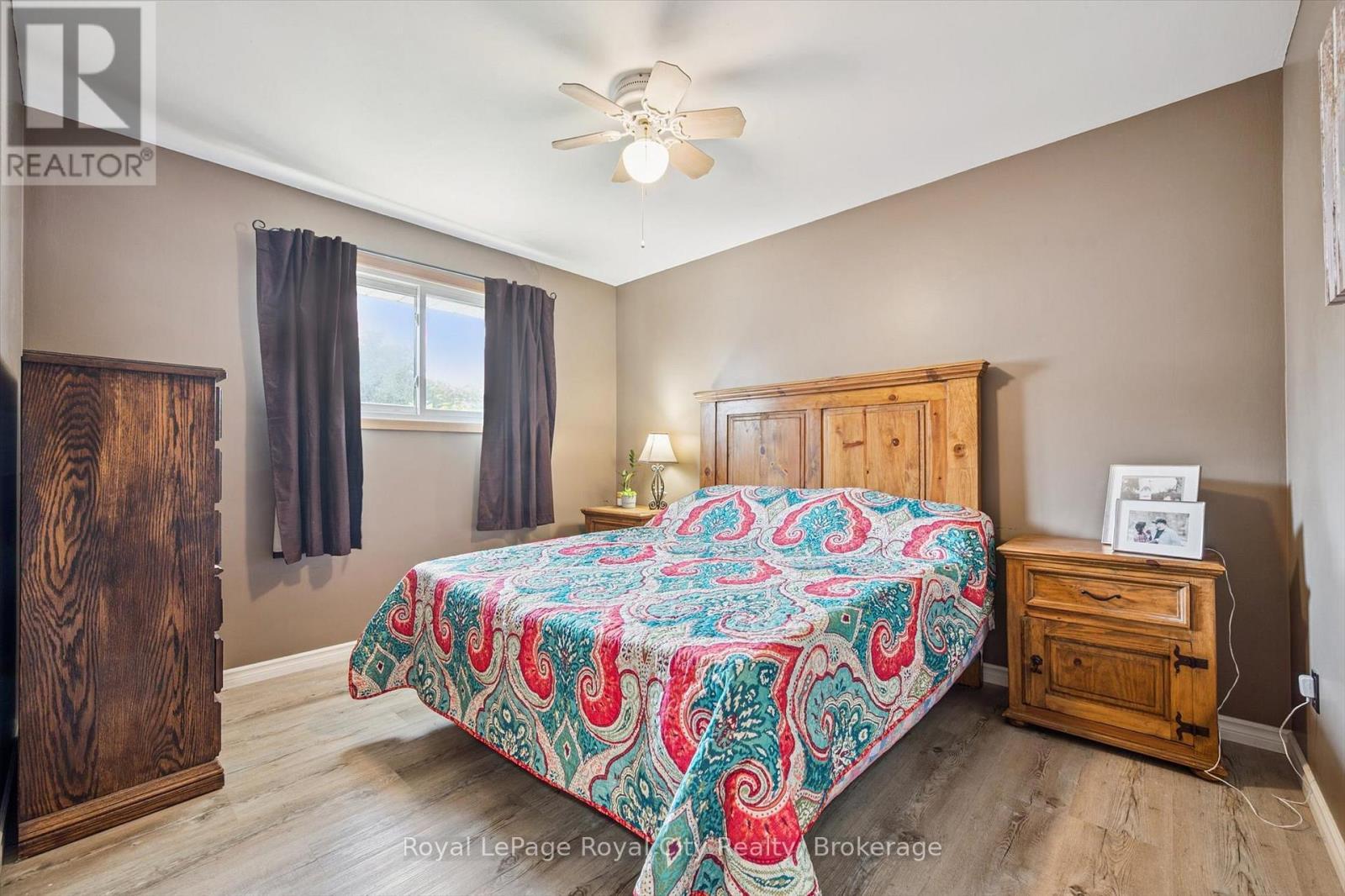 












24 JULIA DRIVE

,
Guelph (Junction/Onward Willow),




Ontario
N1H5W1

