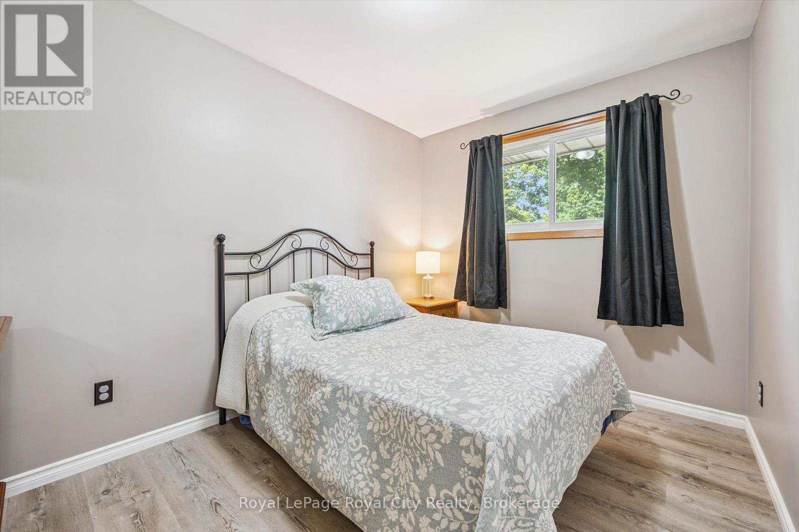 












24 JULIA DRIVE

,
Guelph (Junction/Onward Willow),




Ontario
N1H5W1

