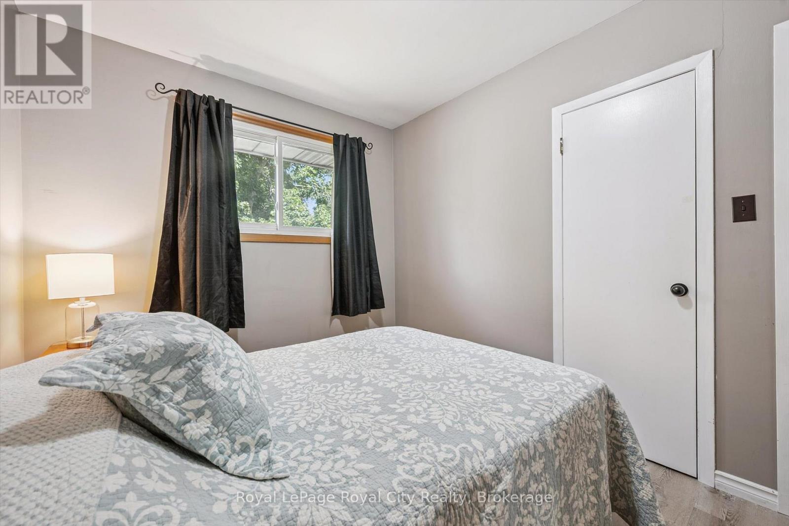 












24 JULIA DRIVE

,
Guelph (Junction/Onward Willow),




Ontario
N1H5W1

