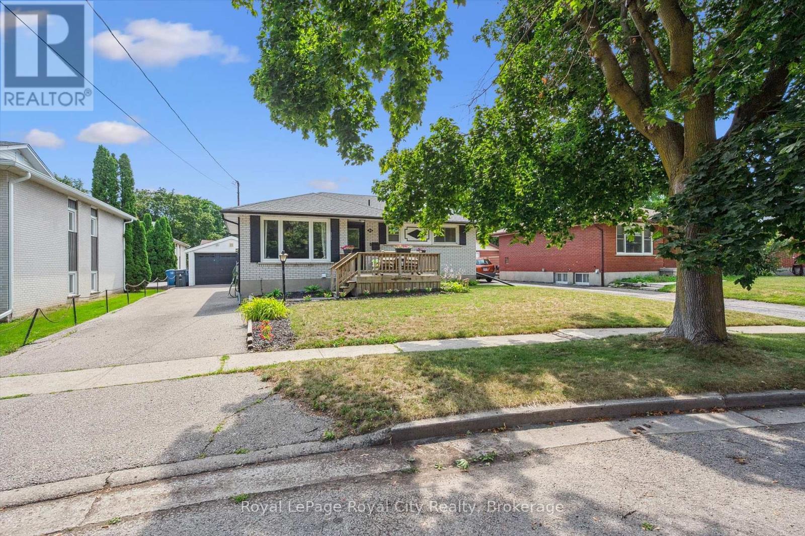 












24 JULIA DRIVE

,
Guelph (Junction/Onward Willow),




Ontario
N1H5W1

