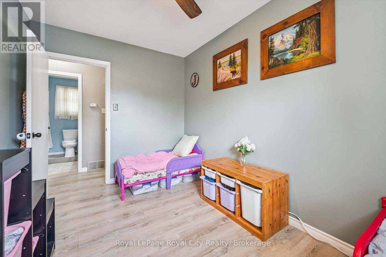 












24 JULIA DRIVE

,
Guelph (Junction/Onward Willow),




Ontario
N1H5W1

