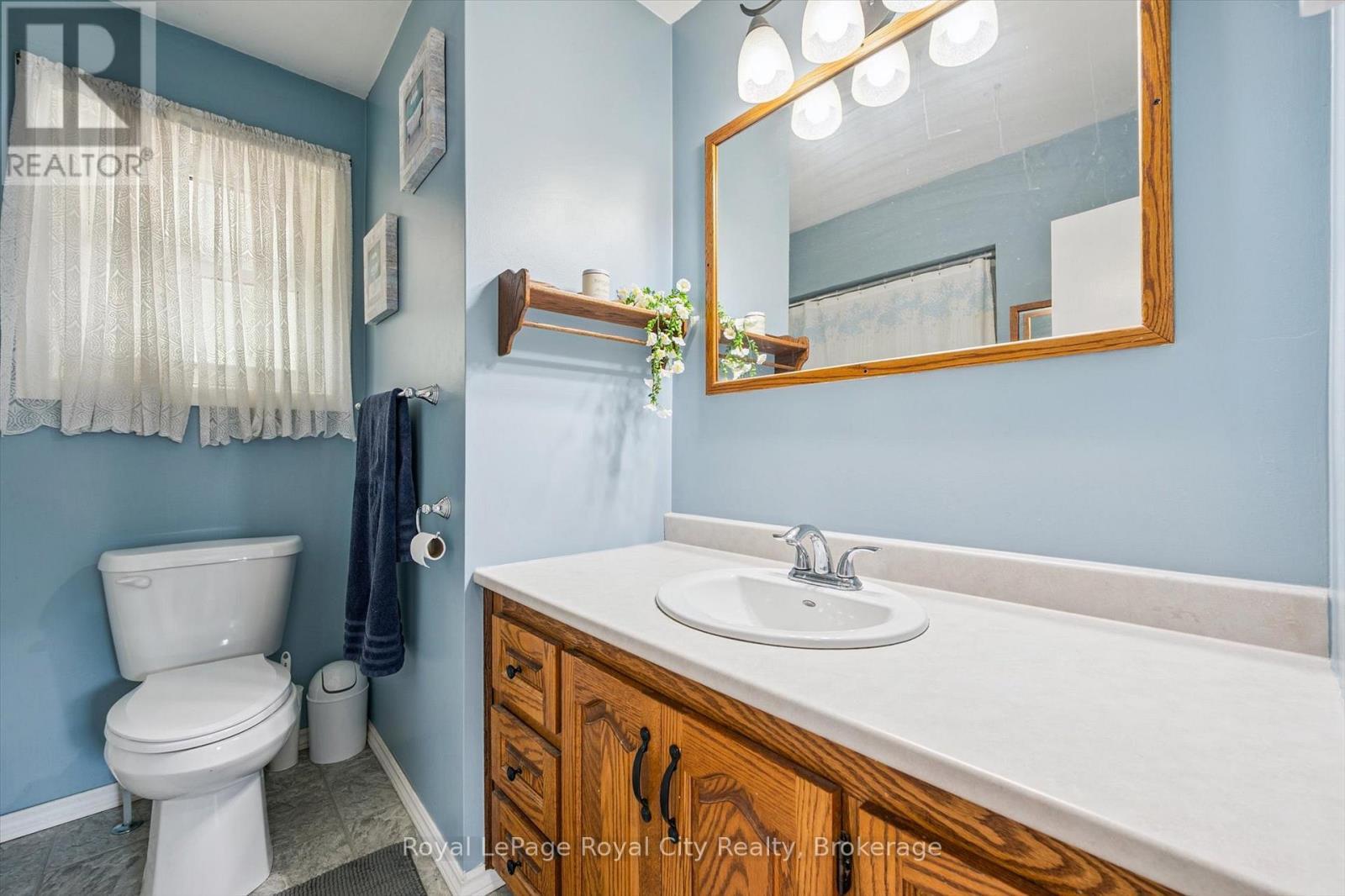 












24 JULIA DRIVE

,
Guelph (Junction/Onward Willow),




Ontario
N1H5W1


