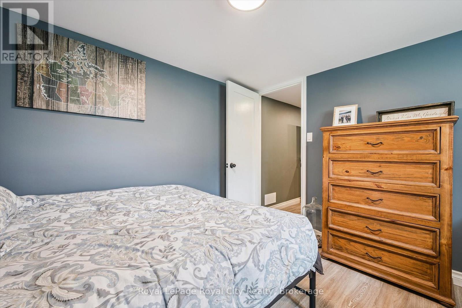 












24 JULIA DRIVE

,
Guelph (Junction/Onward Willow),




Ontario
N1H5W1

