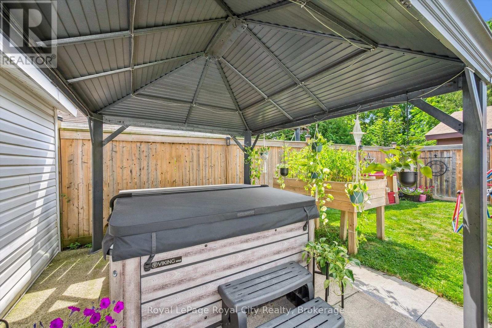 












24 JULIA DRIVE

,
Guelph (Junction/Onward Willow),




Ontario
N1H5W1

