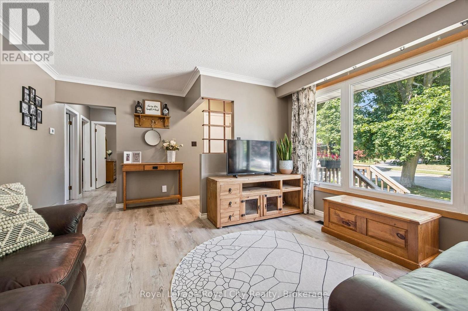 












24 JULIA DRIVE

,
Guelph (Junction/Onward Willow),




Ontario
N1H5W1


