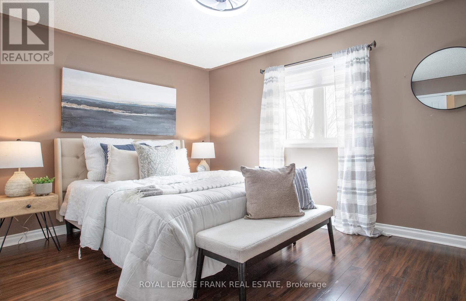 












35 DALE PARK DRIVE

,
Clarington (Courtice),




Ontario
L1E2Z4

