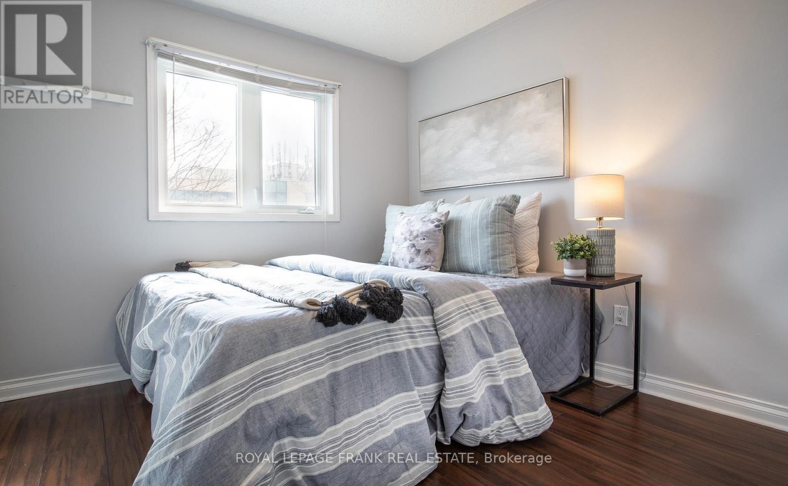 












35 DALE PARK DRIVE

,
Clarington (Courtice),




Ontario
L1E2Z4

