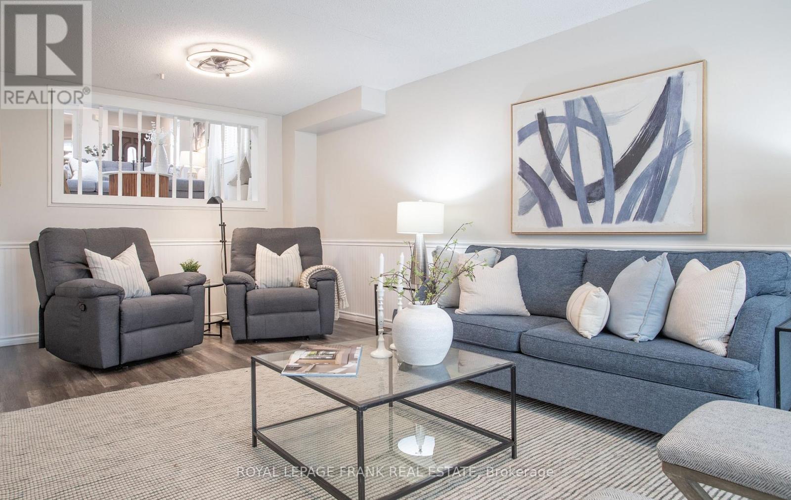 












35 DALE PARK DRIVE

,
Clarington (Courtice),




Ontario
L1E2Z4

