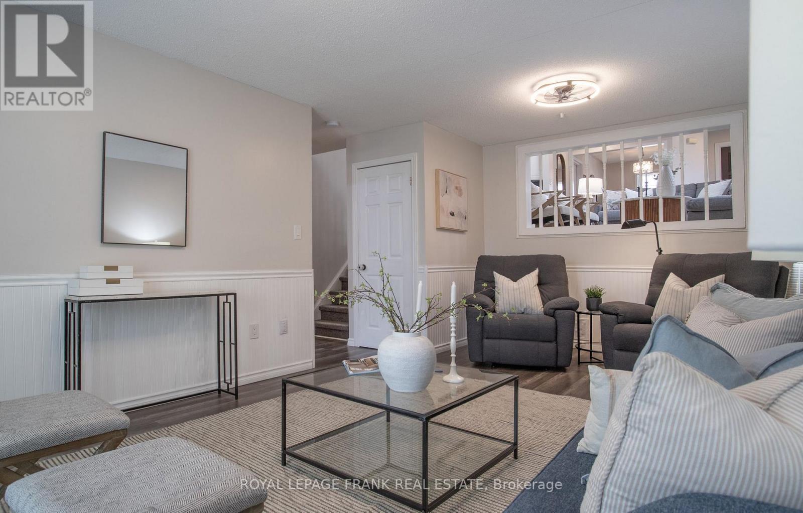 












35 DALE PARK DRIVE

,
Clarington (Courtice),




Ontario
L1E2Z4

