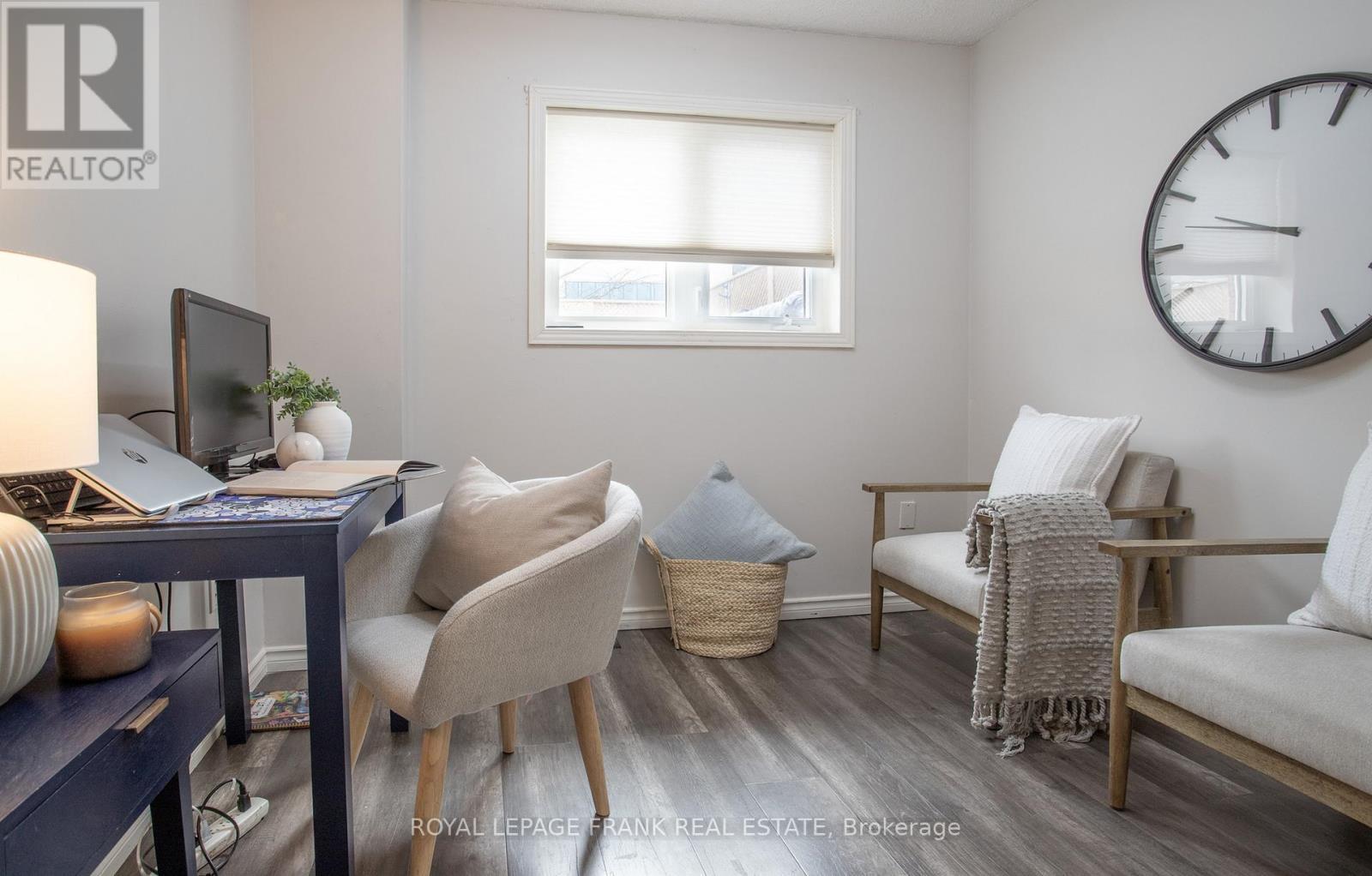 












35 DALE PARK DRIVE

,
Clarington (Courtice),




Ontario
L1E2Z4

