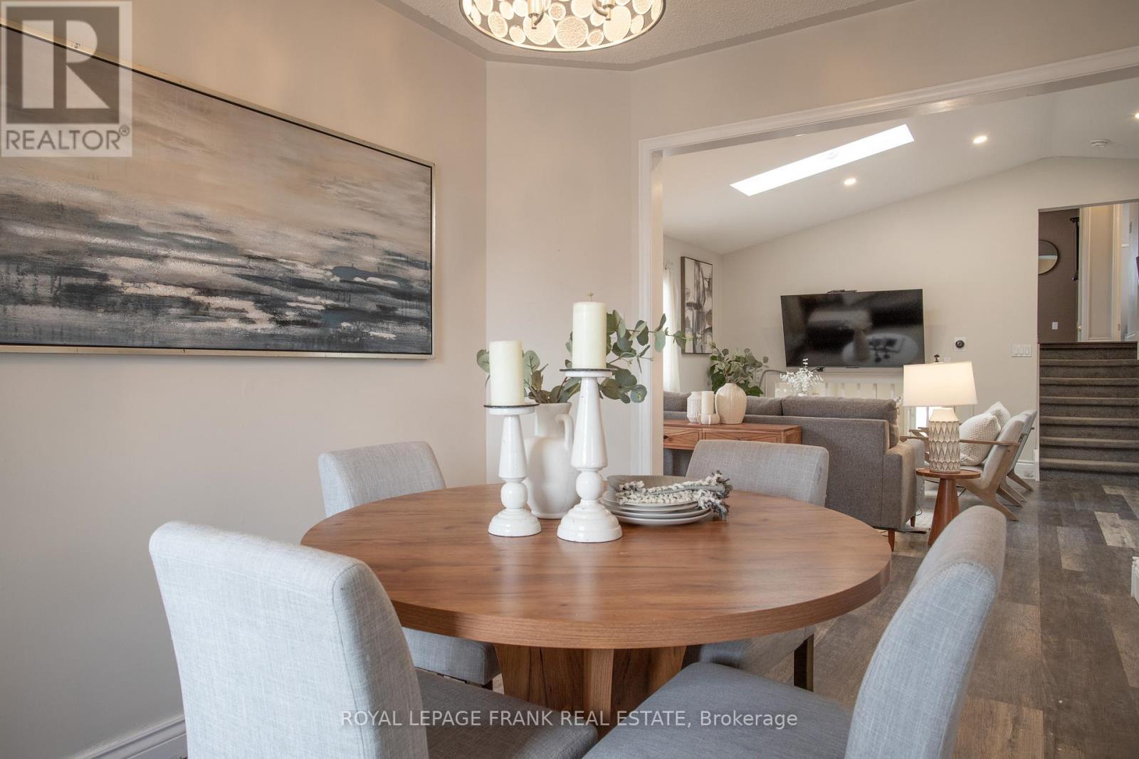 












35 DALE PARK DRIVE

,
Clarington (Courtice),




Ontario
L1E2Z4

