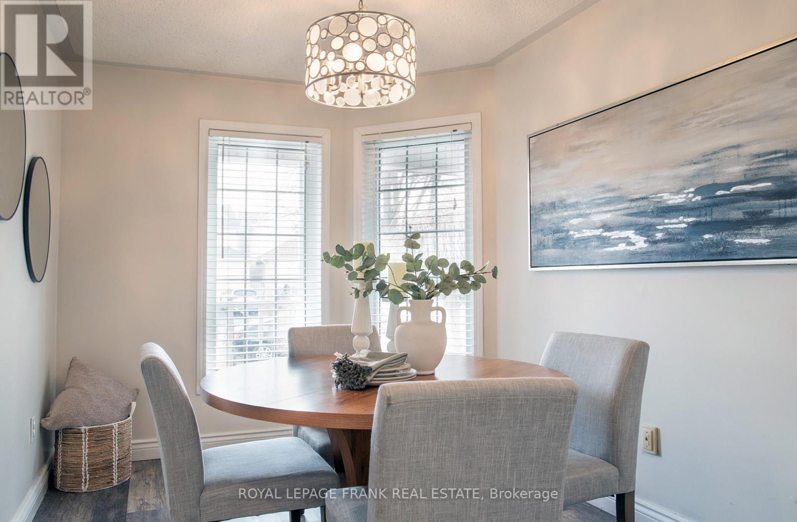 












35 DALE PARK DRIVE

,
Clarington (Courtice),




Ontario
L1E2Z4

