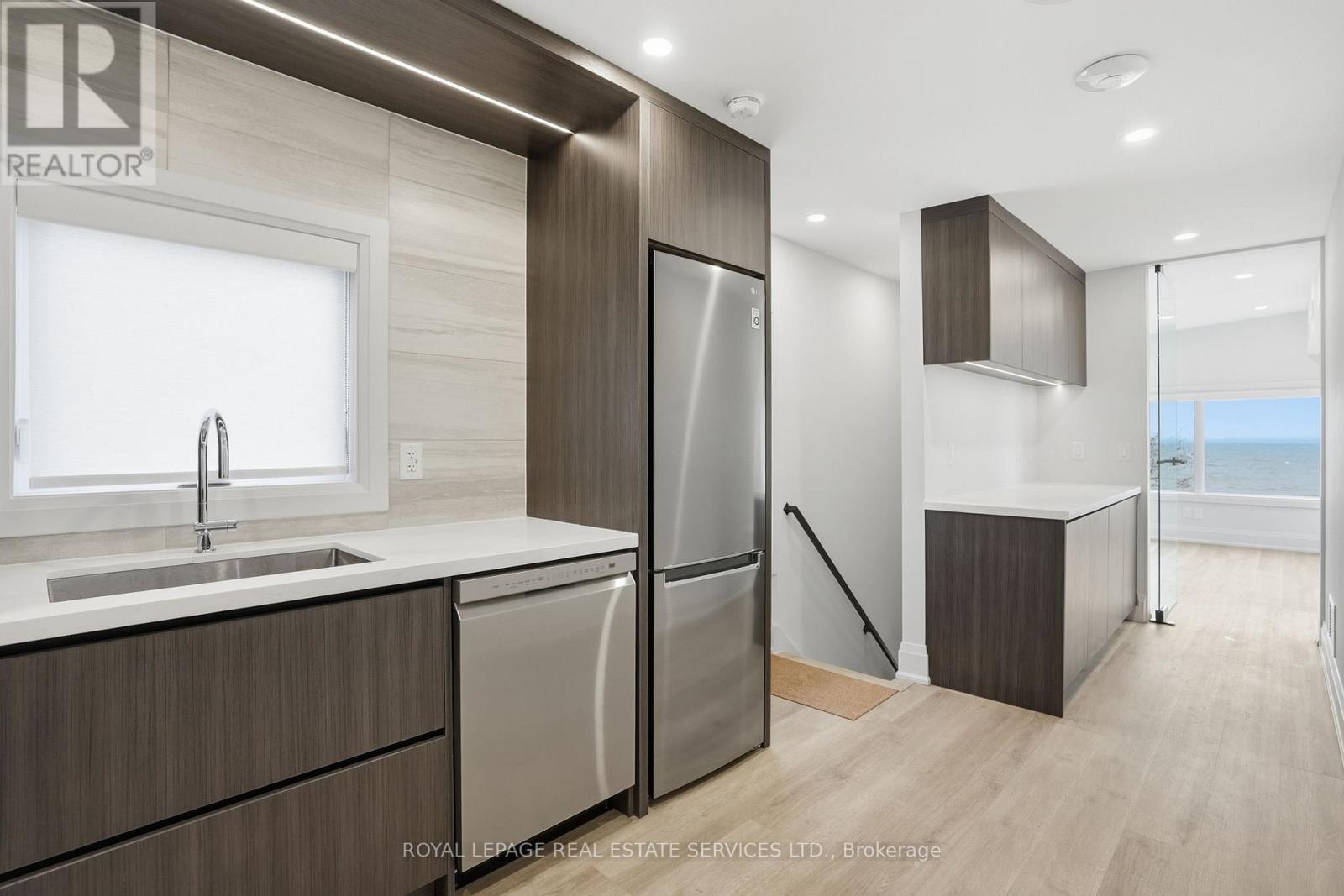 












4 - 2100 OLD LAKESHORE ROAD

,
Burlington,




Ontario
L7R1E3

