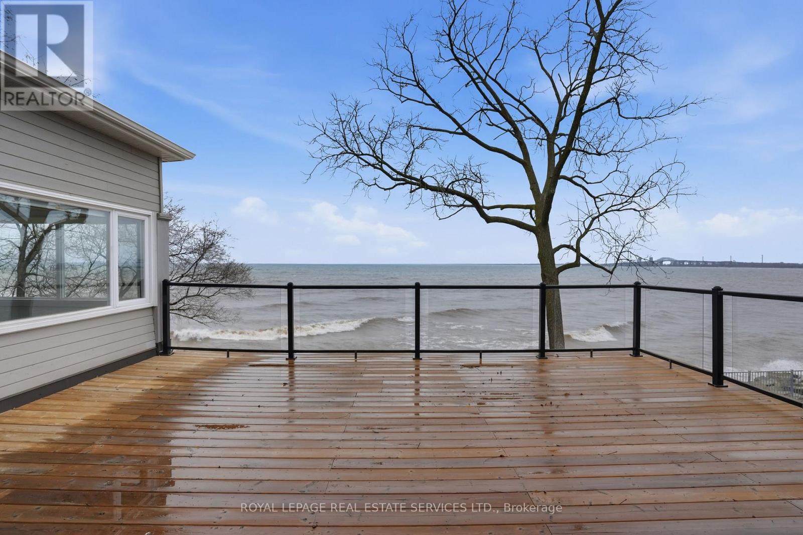 












4 - 2100 OLD LAKESHORE ROAD

,
Burlington,




Ontario
L7R1E3

