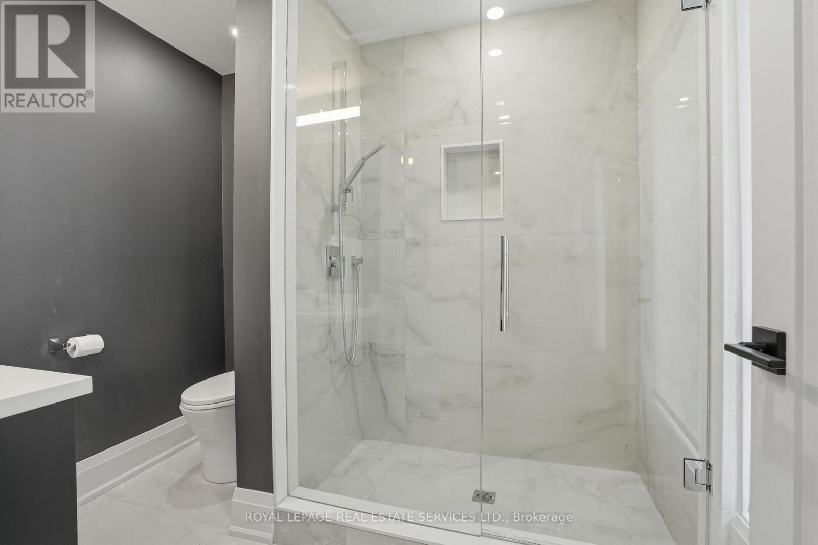 












4 - 2100 OLD LAKESHORE ROAD

,
Burlington,




Ontario
L7R1E3

