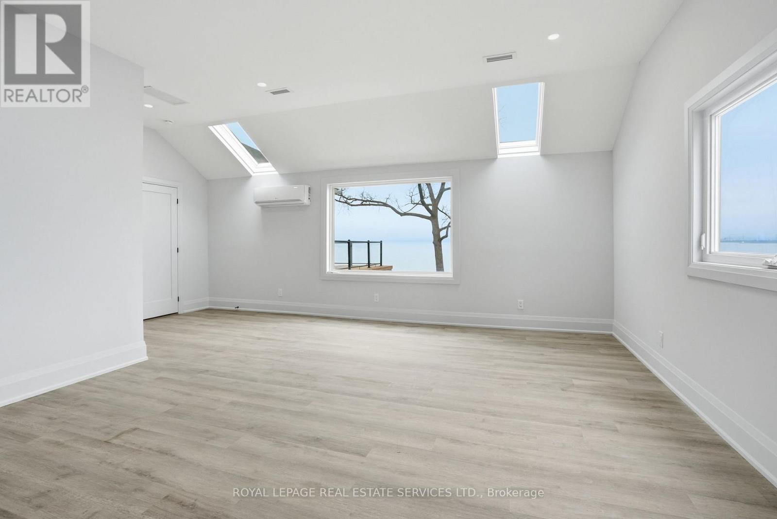 












4 - 2100 OLD LAKESHORE ROAD

,
Burlington,




Ontario
L7R1E3

