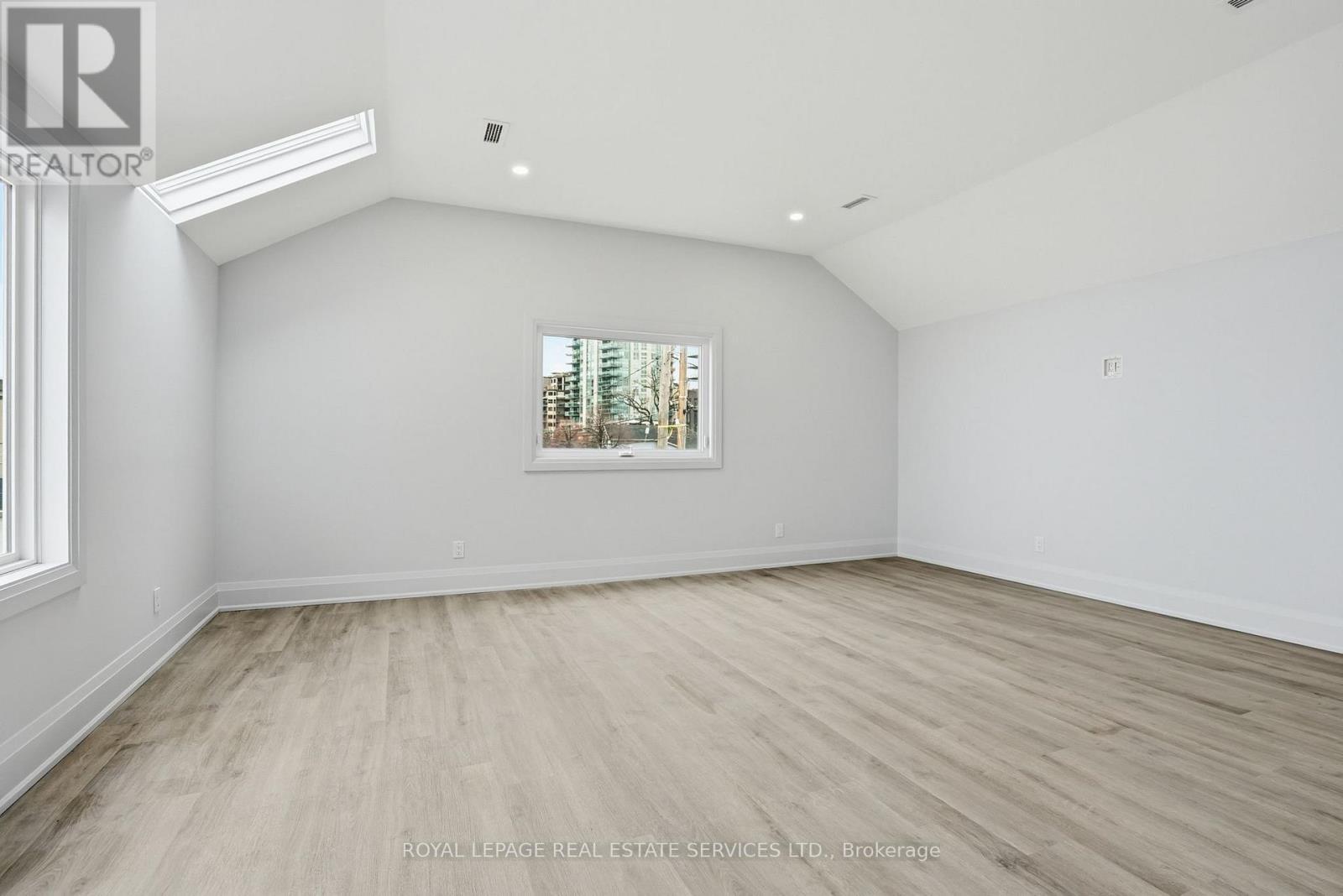 












4 - 2100 OLD LAKESHORE ROAD

,
Burlington,




Ontario
L7R1E3

