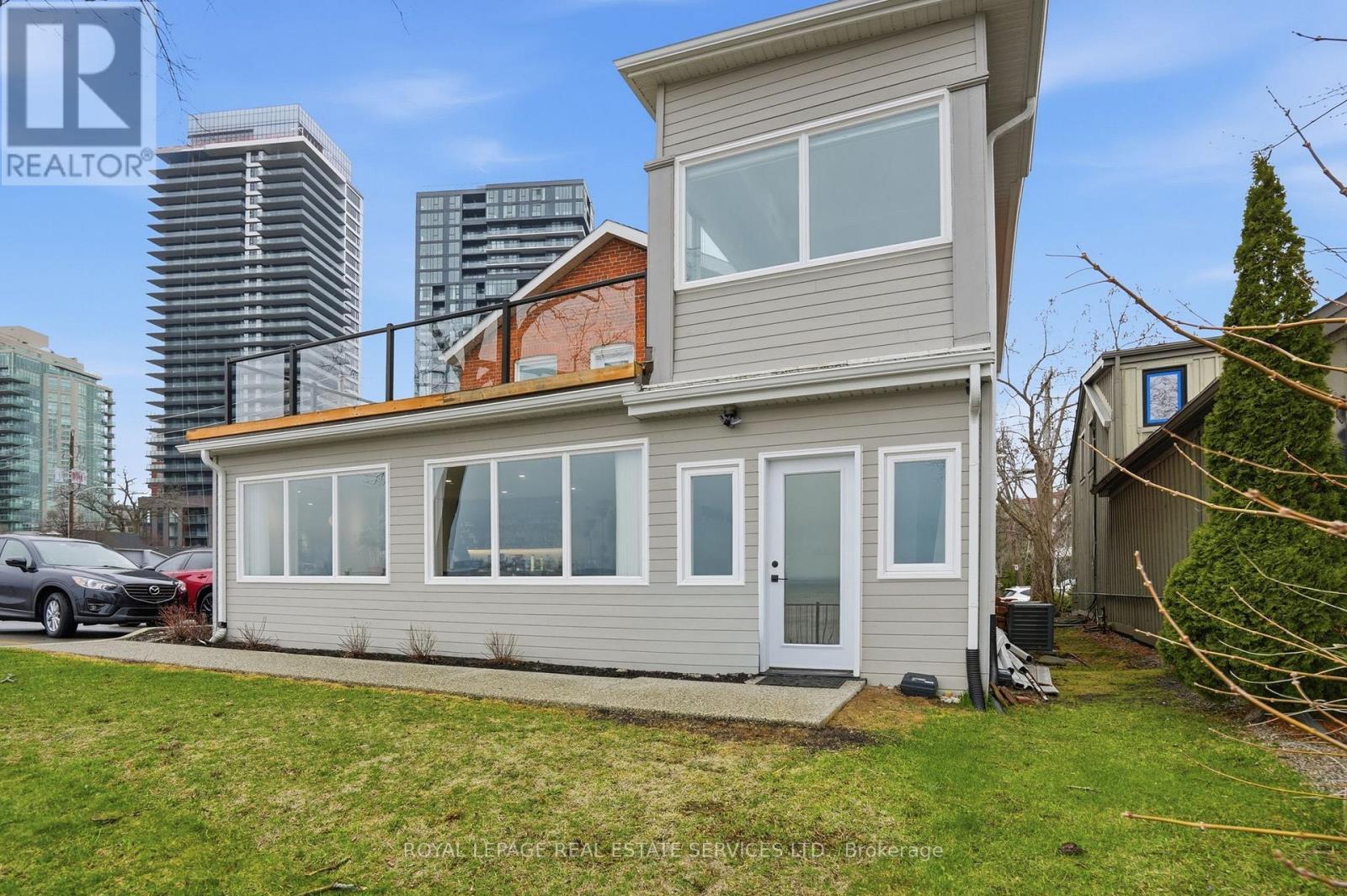 












4 - 2100 OLD LAKESHORE ROAD

,
Burlington,




Ontario
L7R1E3

