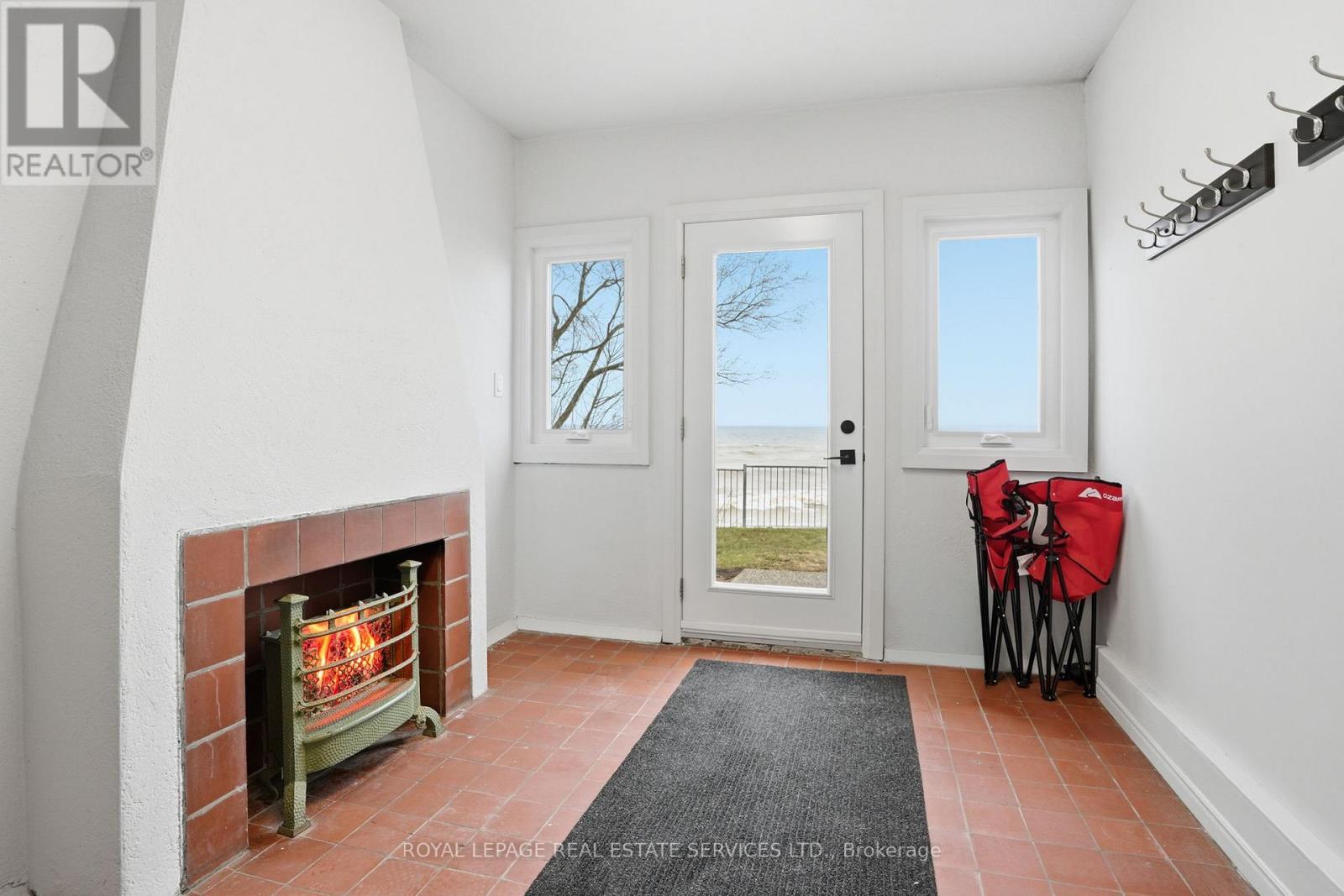 












4 - 2100 OLD LAKESHORE ROAD

,
Burlington,




Ontario
L7R1E3

