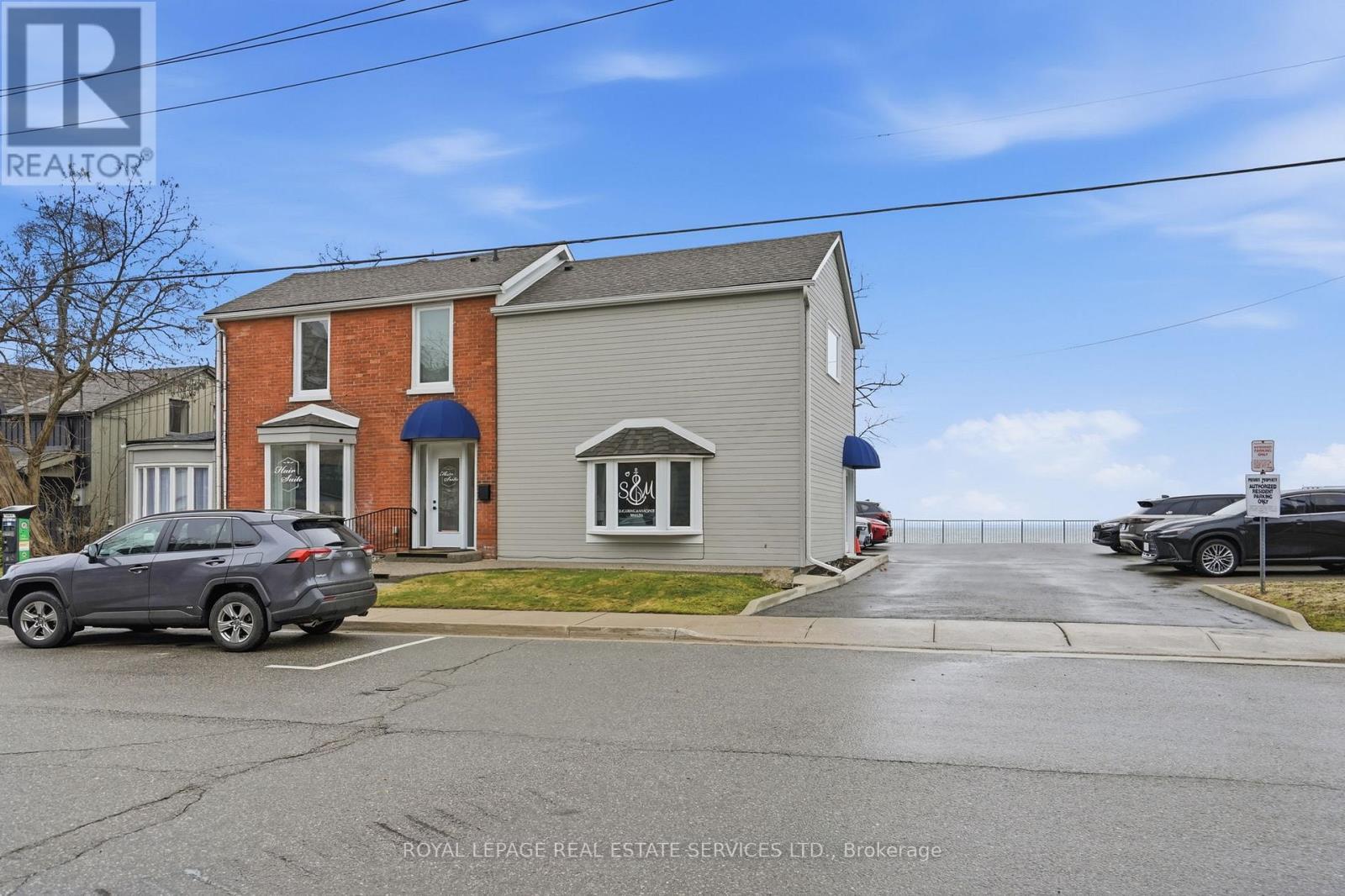 












4 - 2100 OLD LAKESHORE ROAD

,
Burlington,




Ontario
L7R1E3

