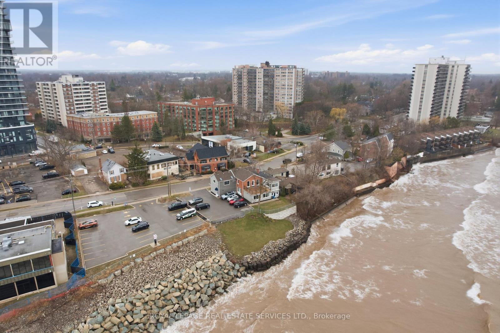 












4 - 2100 OLD LAKESHORE ROAD

,
Burlington,




Ontario
L7R1E3

