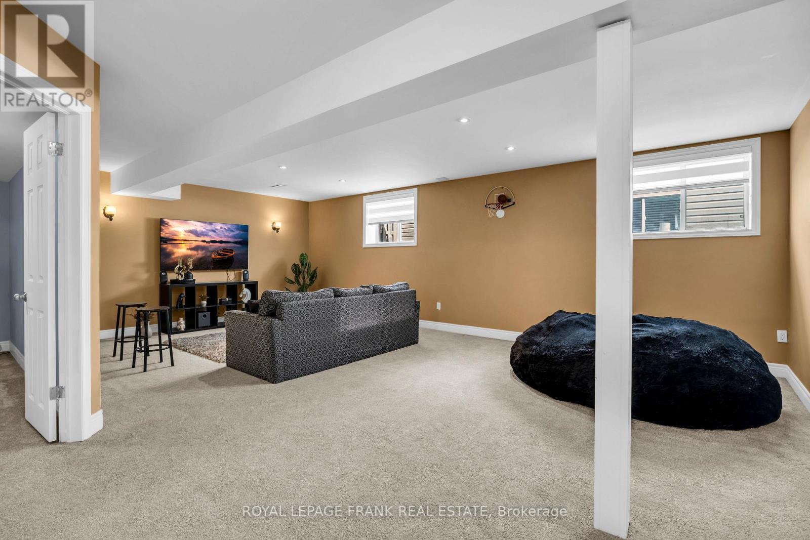 












375 ST LAWRENCE DRIVE

,
Welland (N. Welland),




Ontario
L3C7H7

