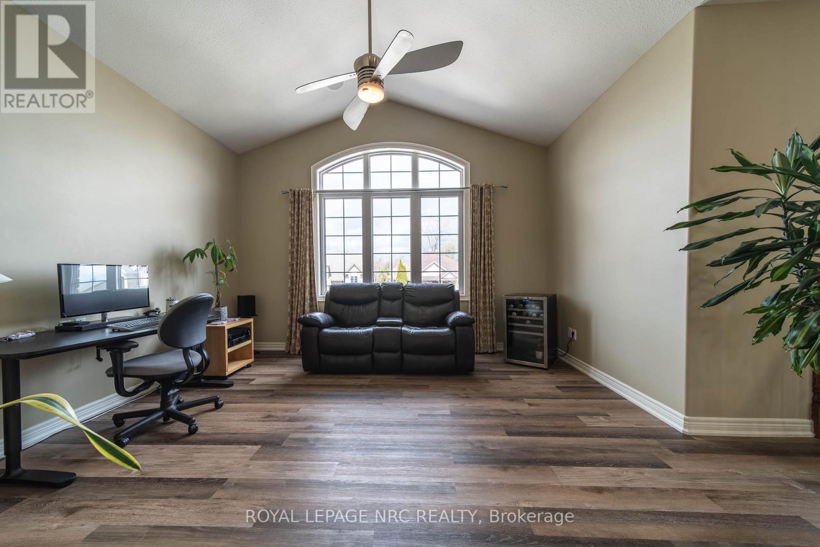 












325 HILLSDALE ROAD

,
Welland (Coyle Creek),




Ontario
L3C7M2

