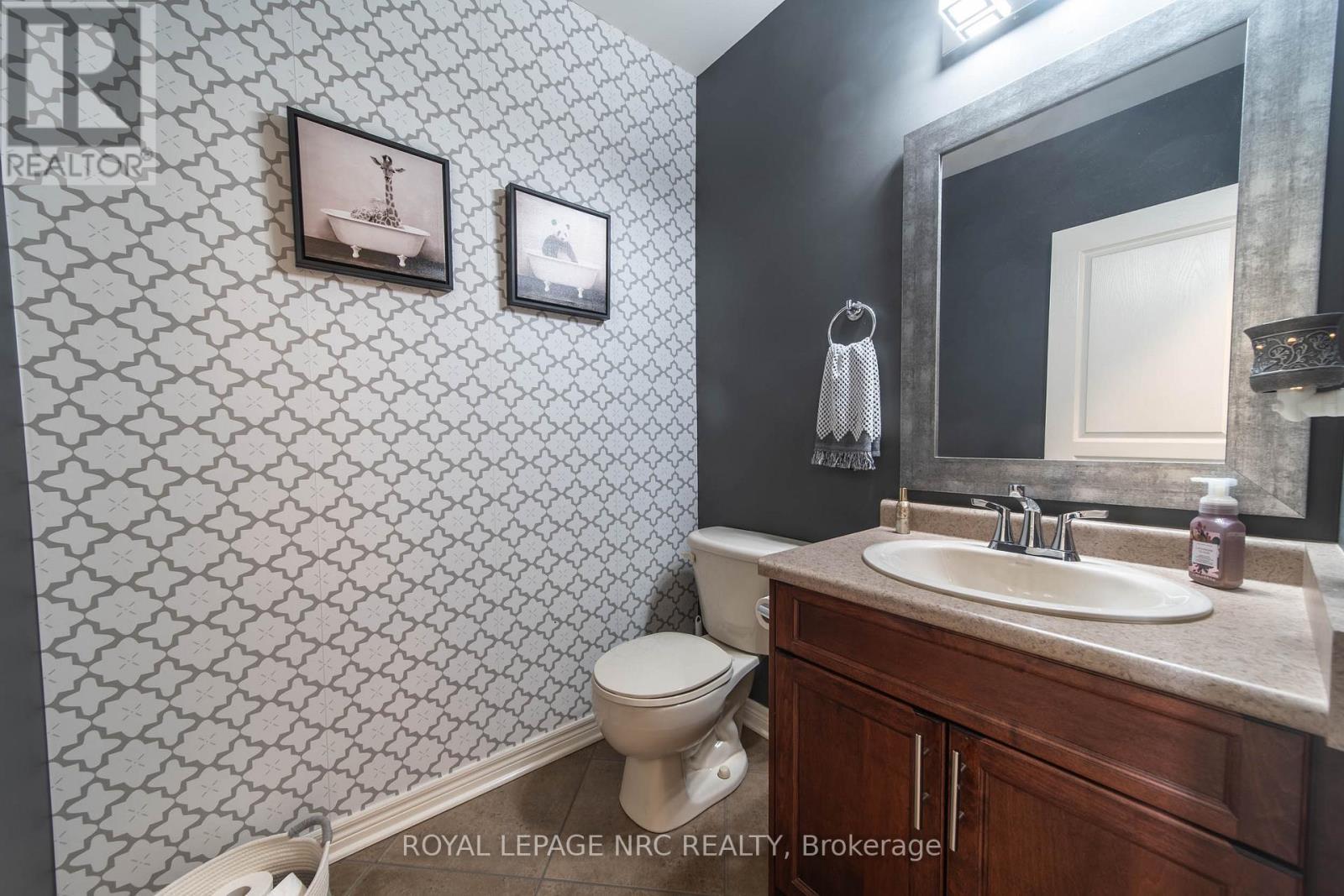 












325 HILLSDALE ROAD

,
Welland (Coyle Creek),




Ontario
L3C7M2

