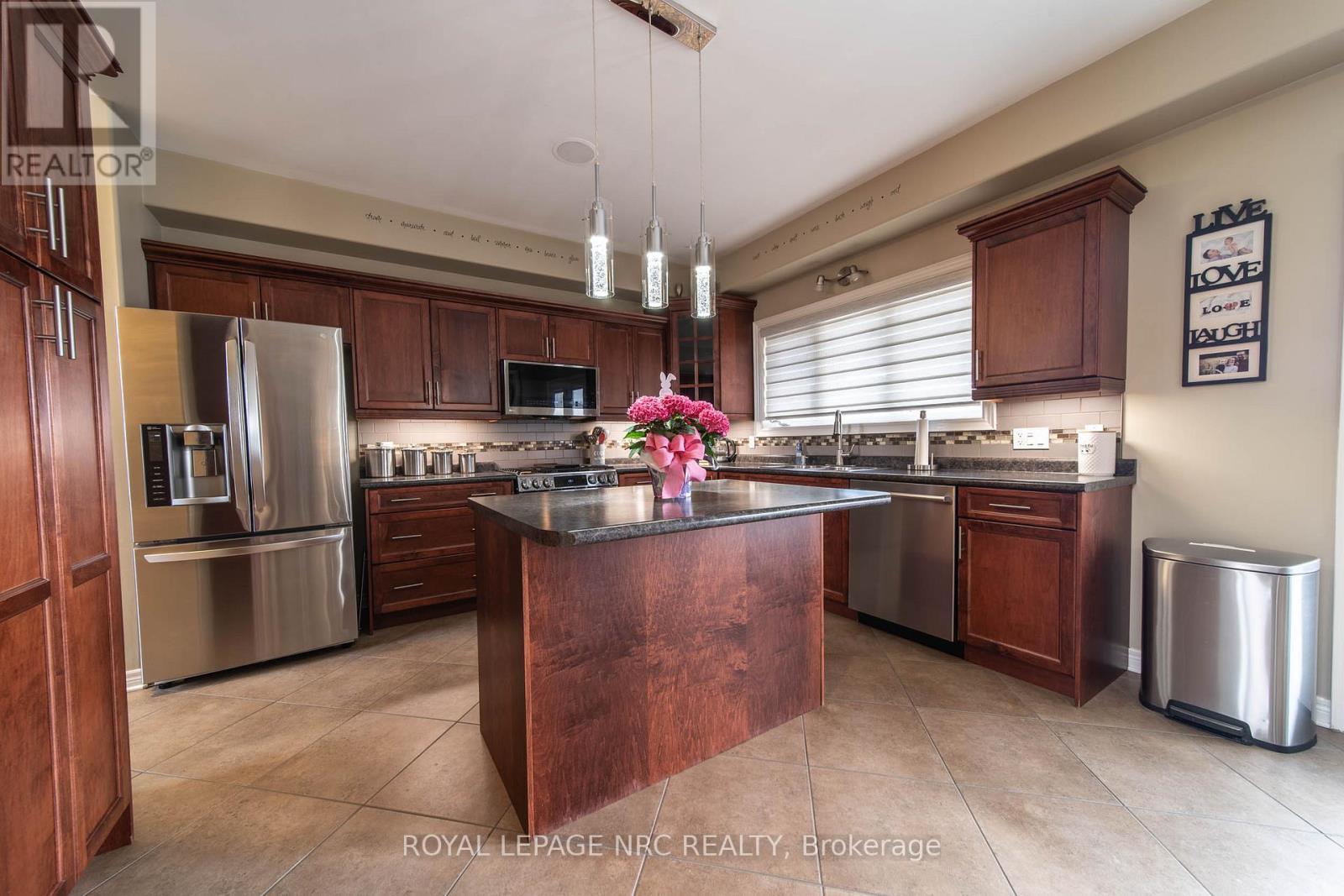 












325 HILLSDALE ROAD

,
Welland (Coyle Creek),




Ontario
L3C7M2

