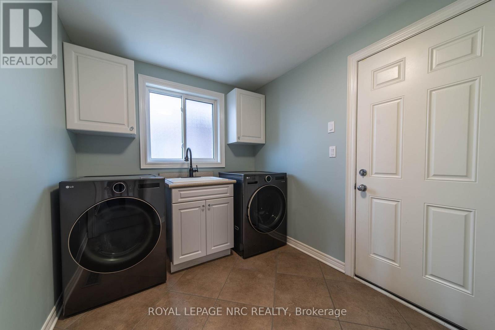 












325 HILLSDALE ROAD

,
Welland (Coyle Creek),




Ontario
L3C7M2

