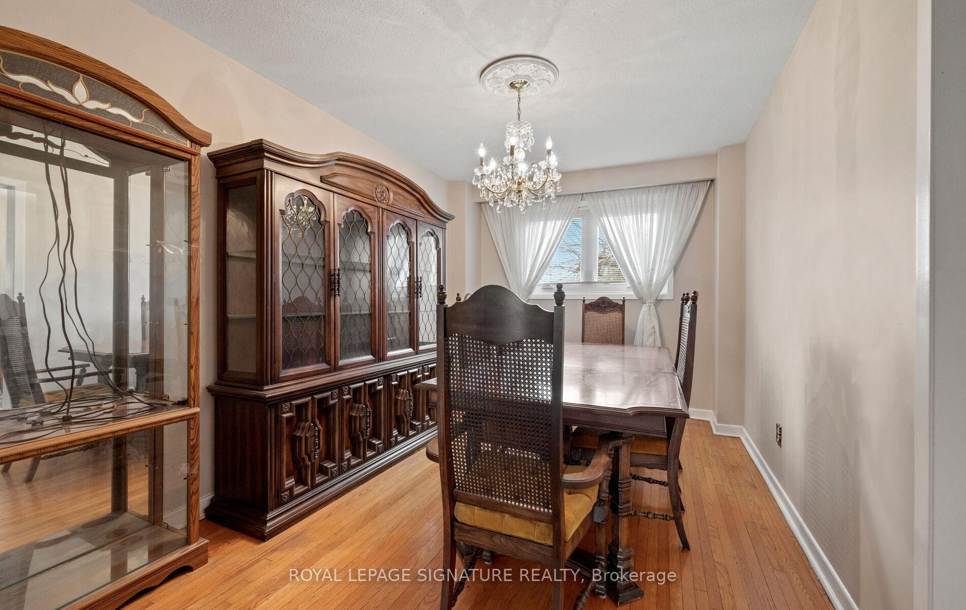 









1142


Alexandra

Avenue,
Mississauga,




ON
L5E 2A5

