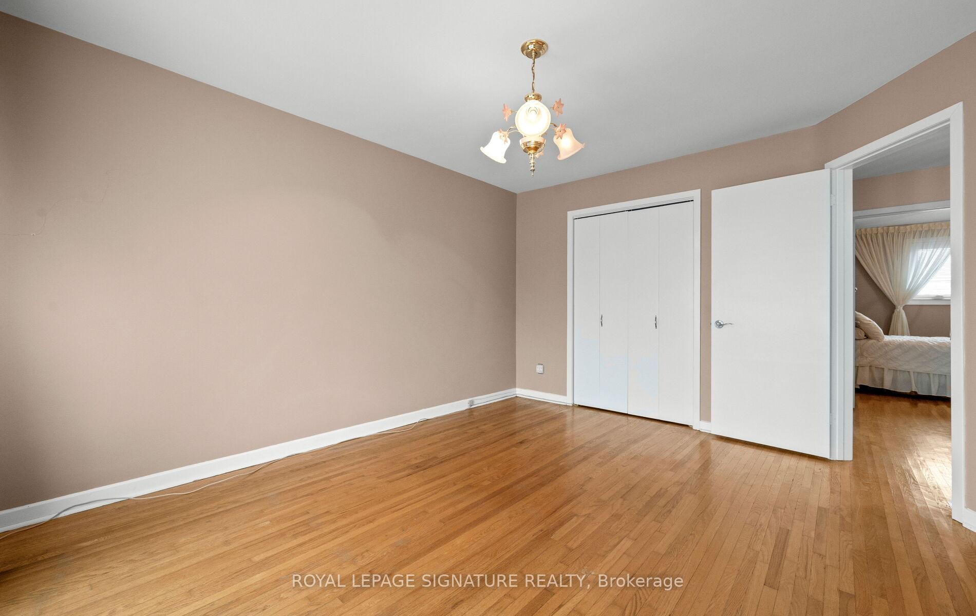 









1142


Alexandra

Avenue,
Mississauga,




ON
L5E 2A5

