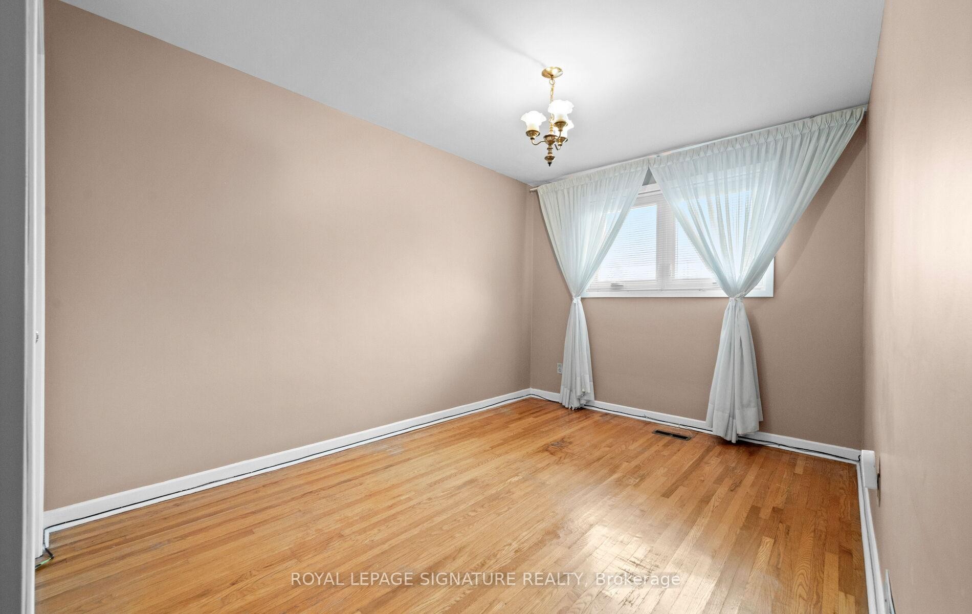 









1142


Alexandra

Avenue,
Mississauga,




ON
L5E 2A5

