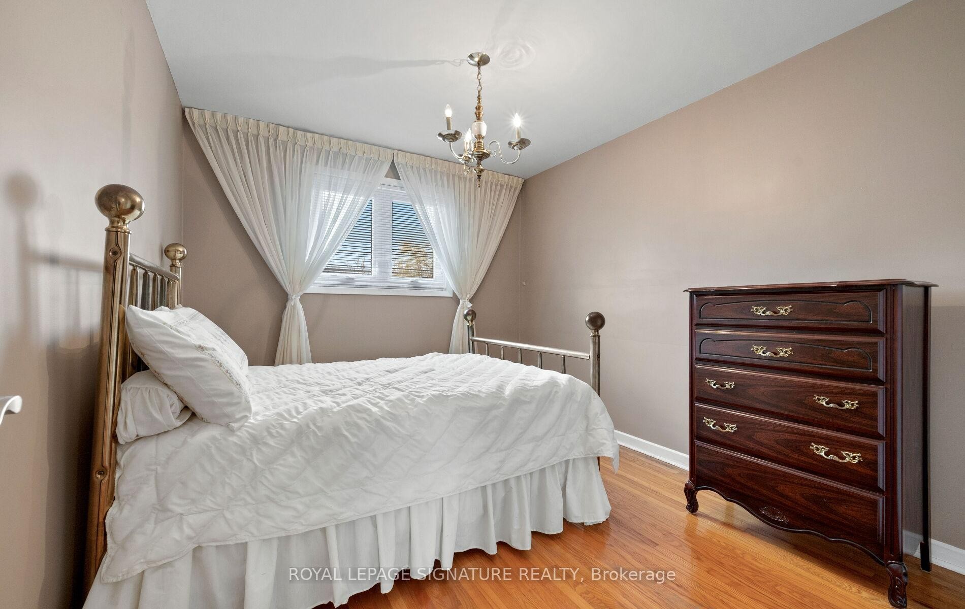 









1142


Alexandra

Avenue,
Mississauga,




ON
L5E 2A5

