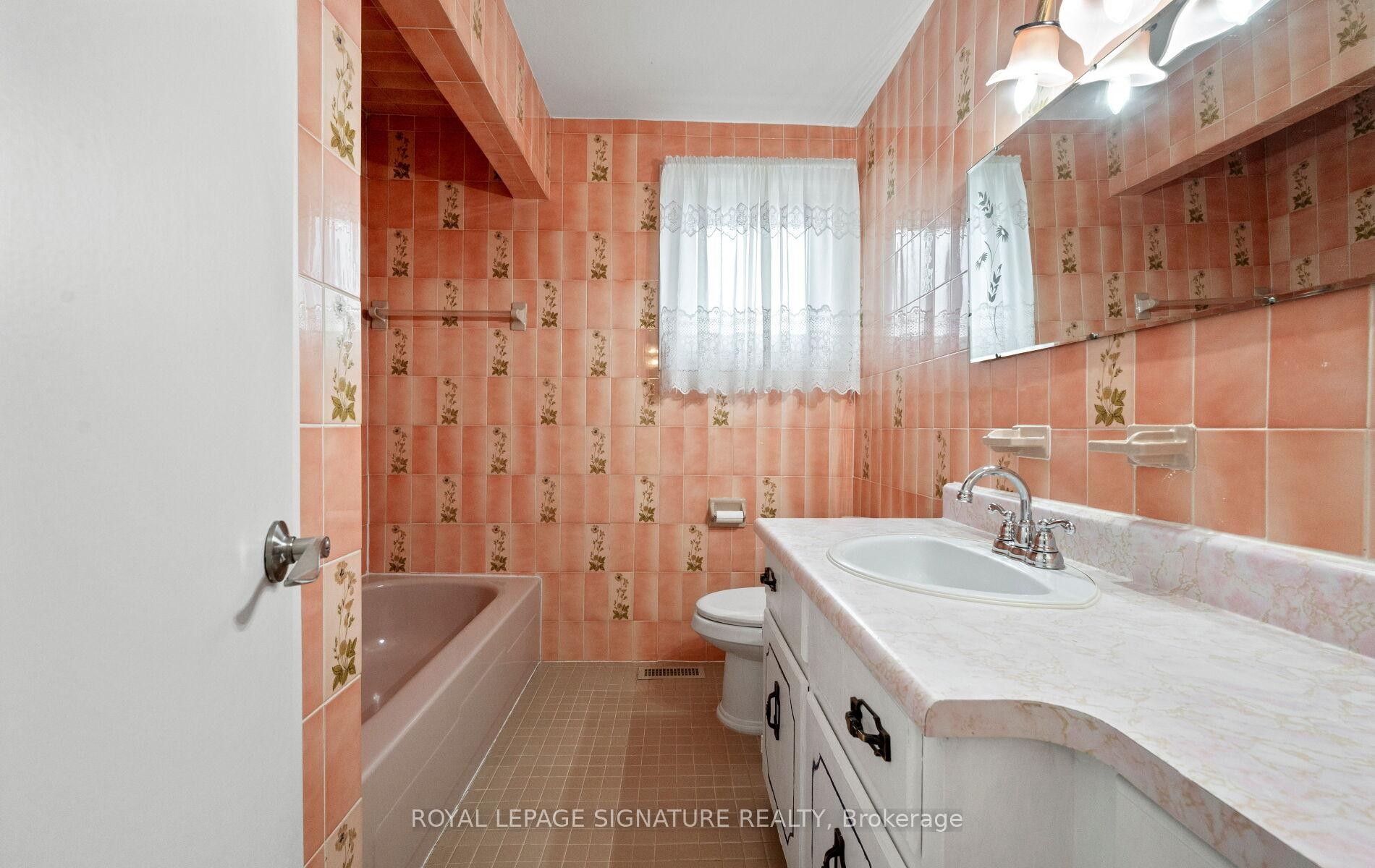 









1142


Alexandra

Avenue,
Mississauga,




ON
L5E 2A5

