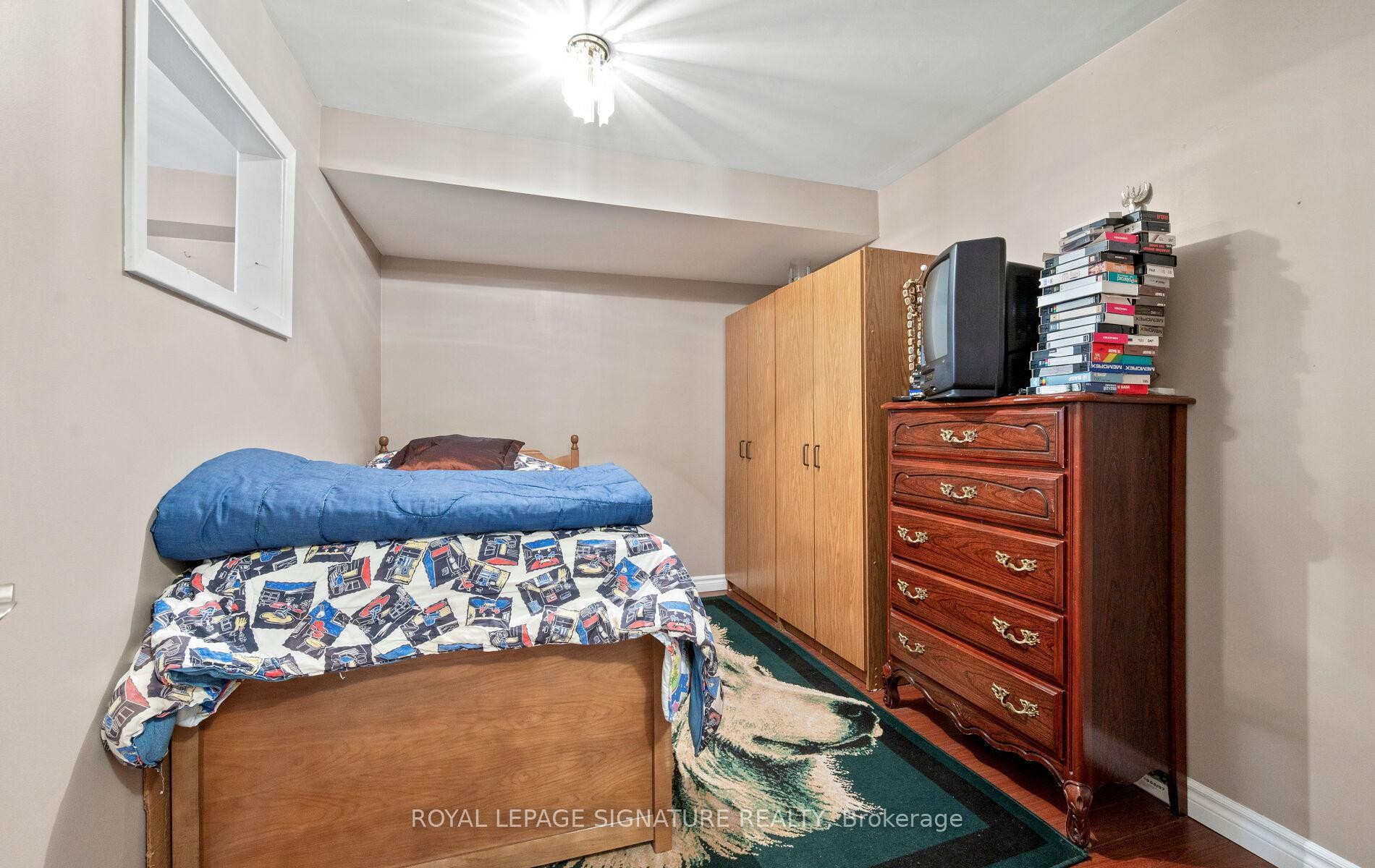 









1142


Alexandra

Avenue,
Mississauga,




ON
L5E 2A5

