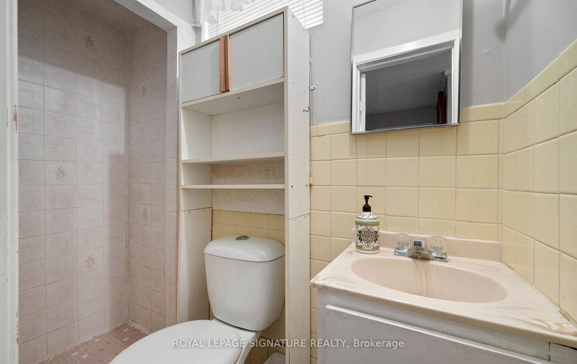 









1142


Alexandra

Avenue,
Mississauga,




ON
L5E 2A5

