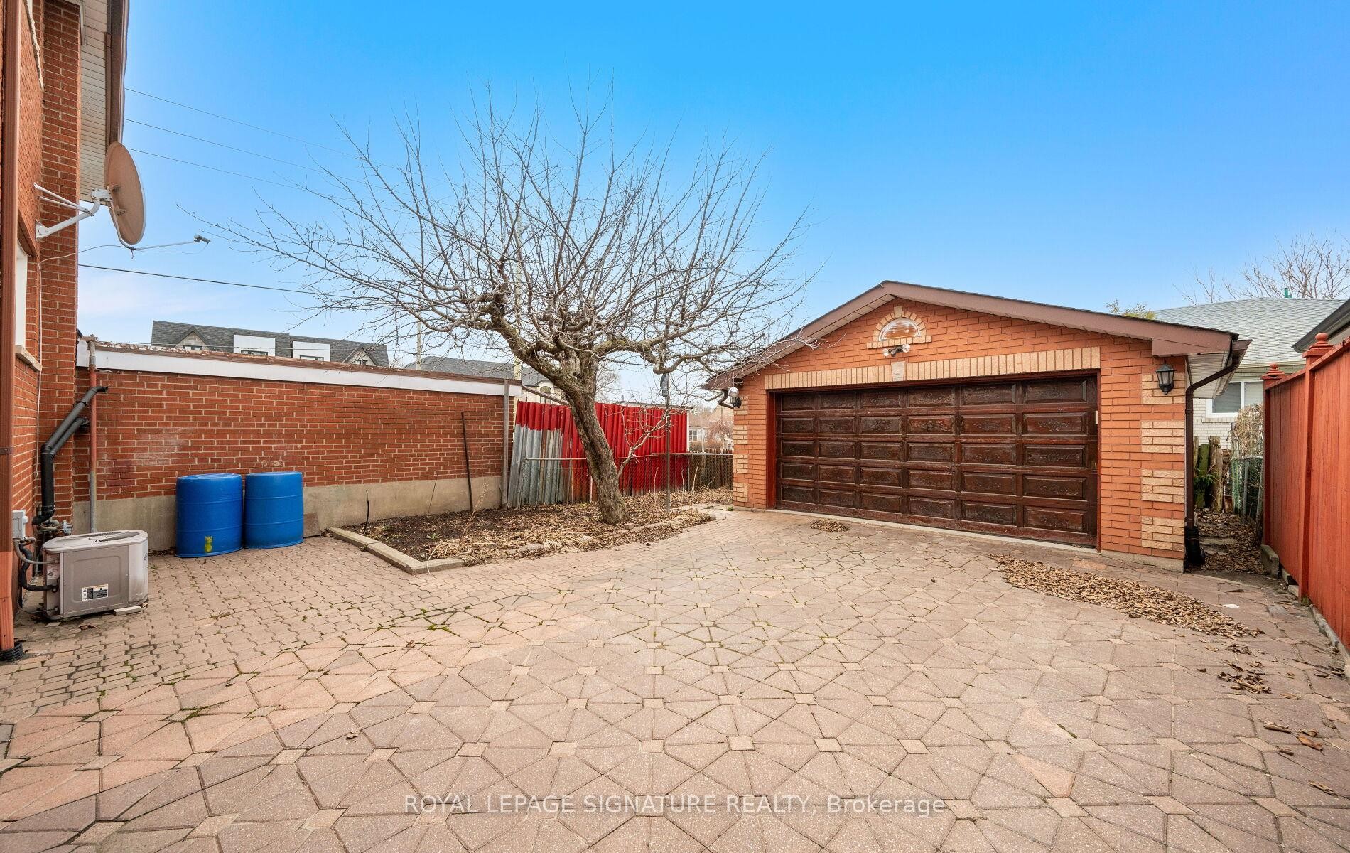 









1142


Alexandra

Avenue,
Mississauga,




ON
L5E 2A5

