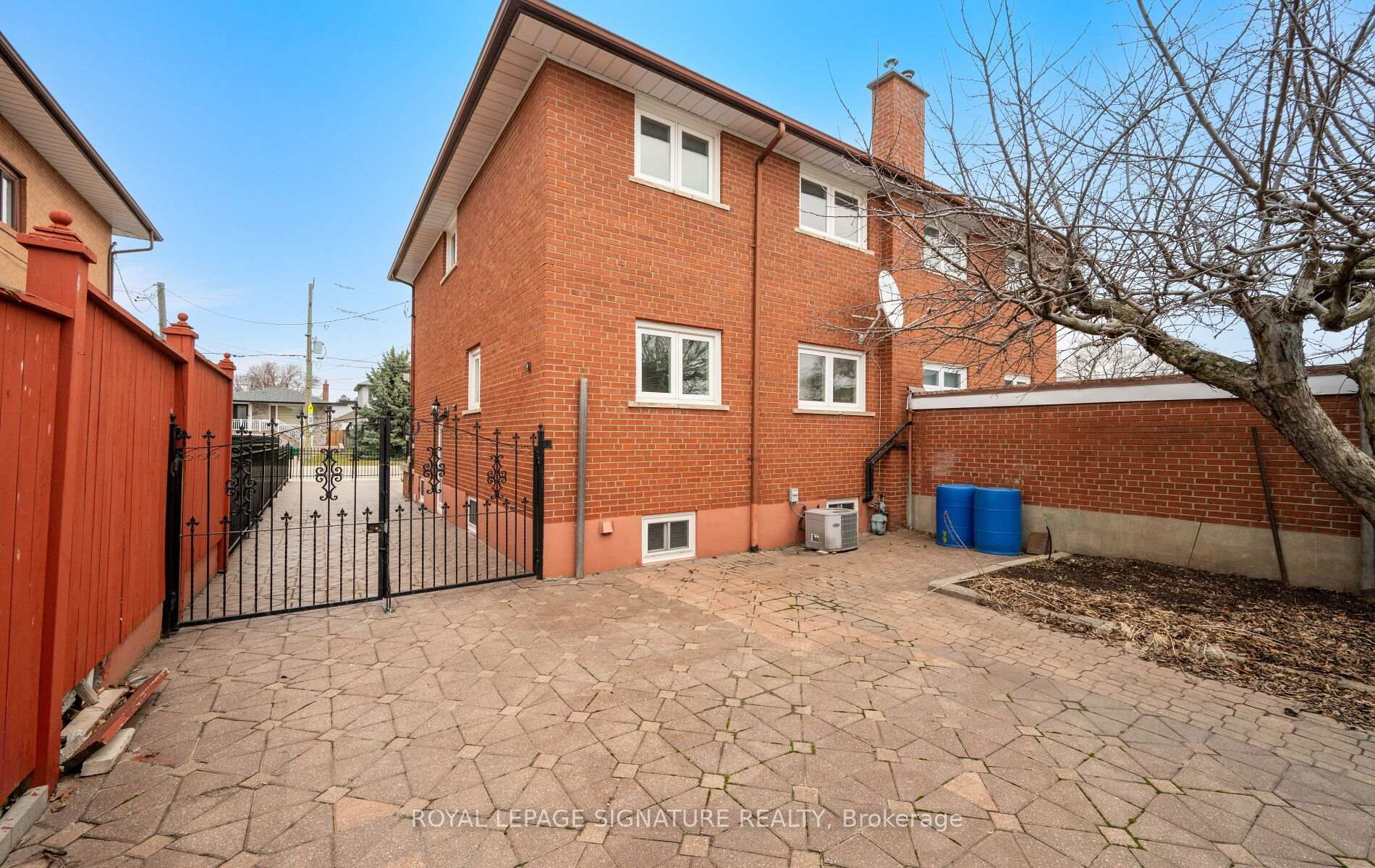 









1142


Alexandra

Avenue,
Mississauga,




ON
L5E 2A5

