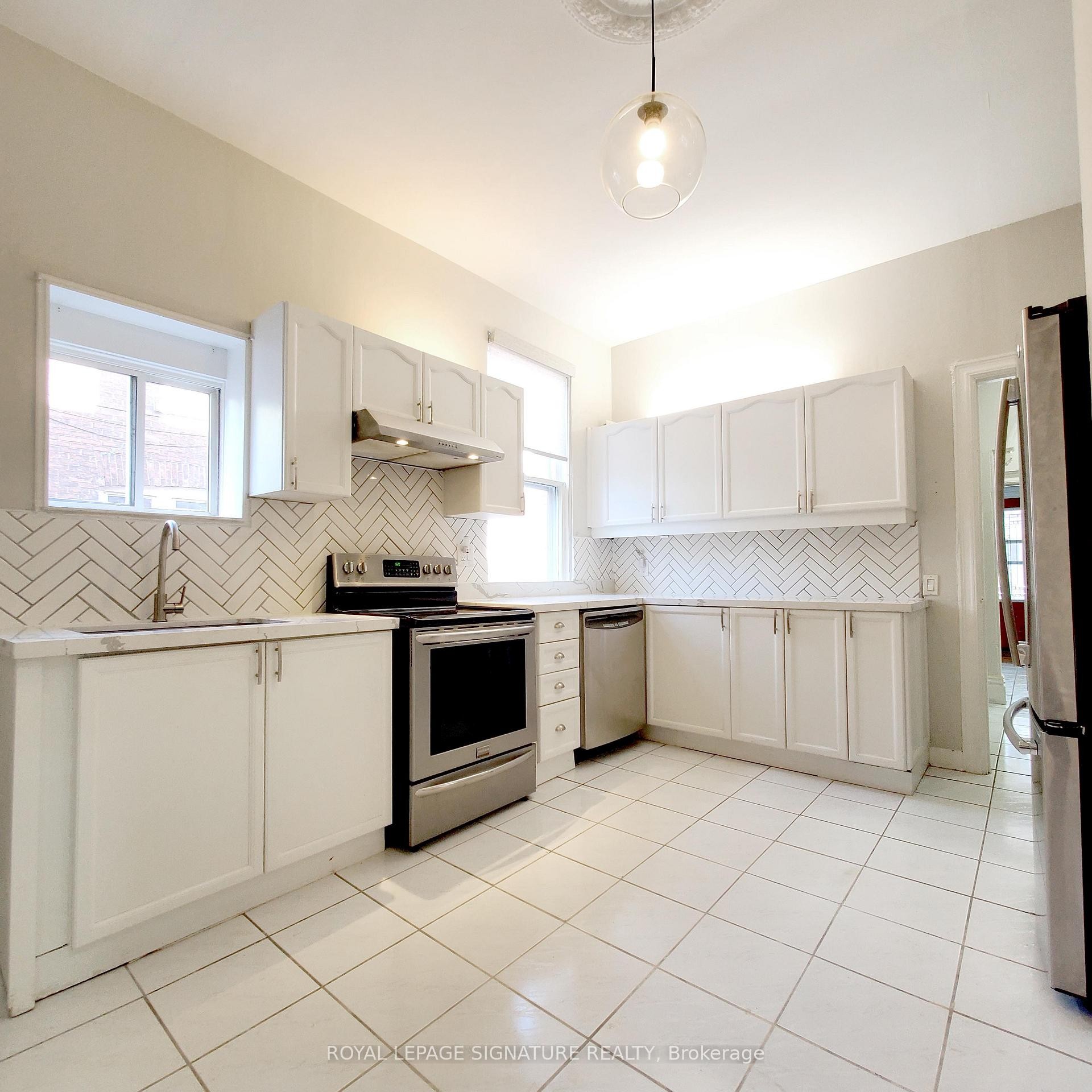 









116


Fairholt

Road South, 2,
Hamilton,




ON
L8M 2T7

