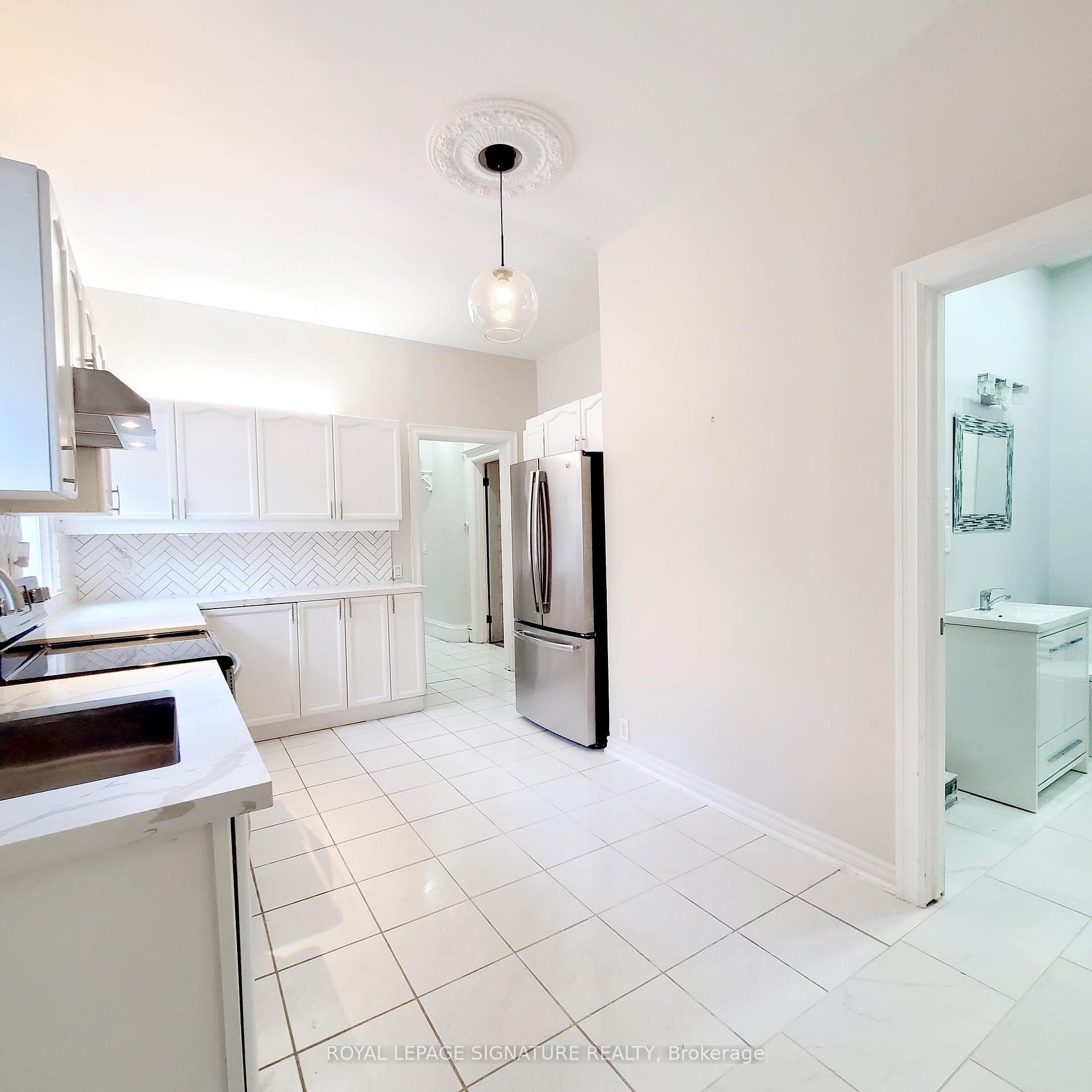 









116


Fairholt

Road South, 2,
Hamilton,




ON
L8M 2T7

