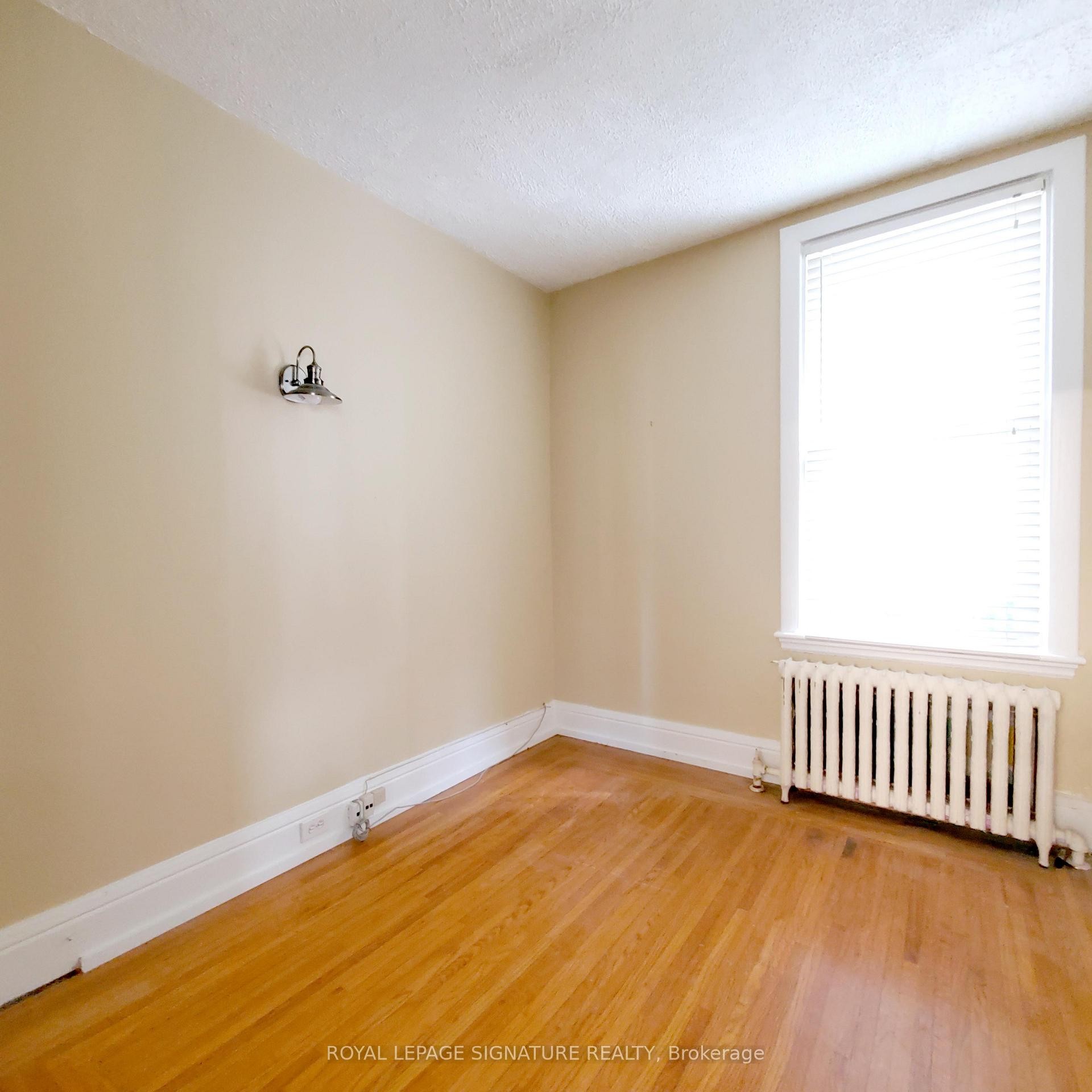 









116


Fairholt

Road South, 2,
Hamilton,




ON
L8M 2T7

