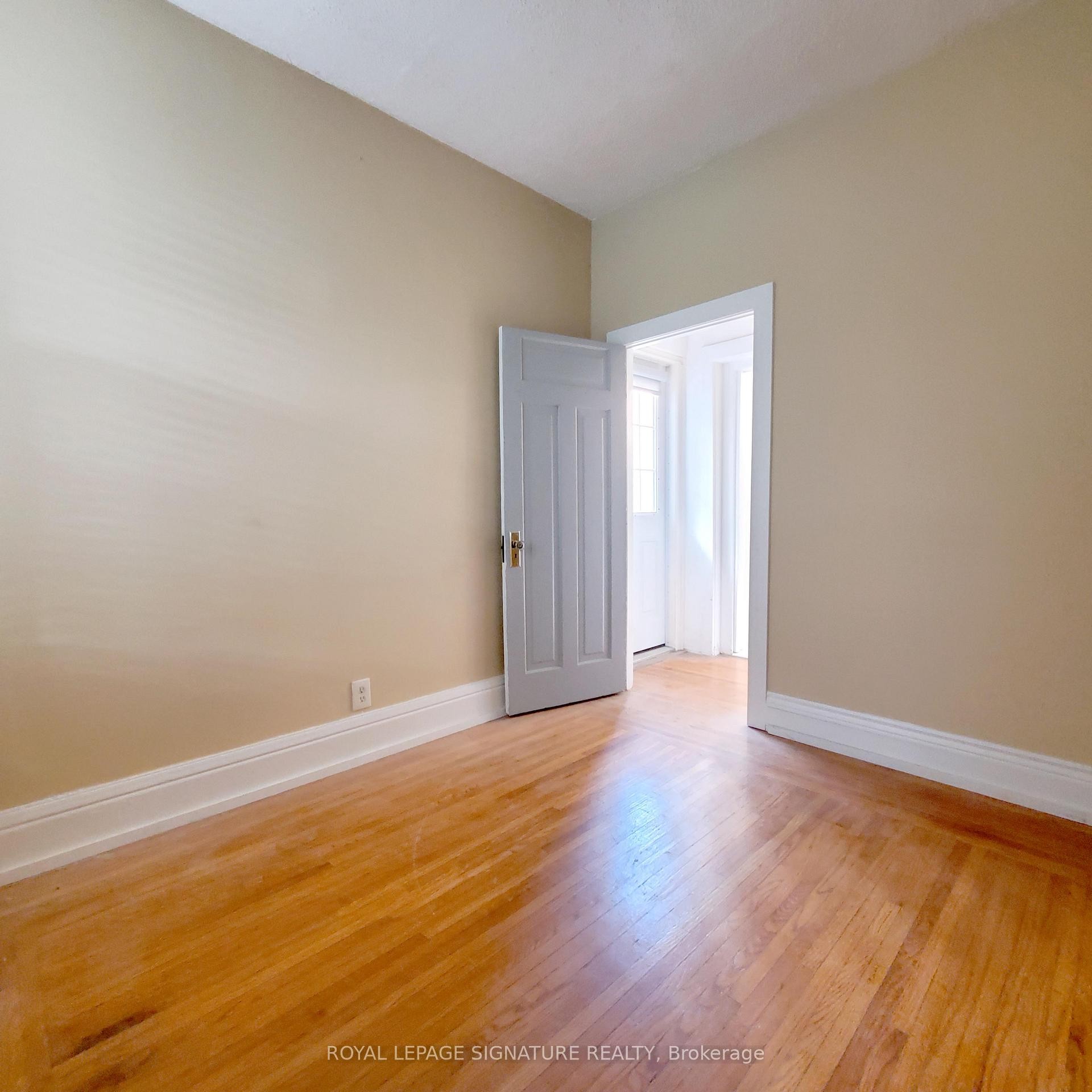 









116


Fairholt

Road South, 2,
Hamilton,




ON
L8M 2T7

