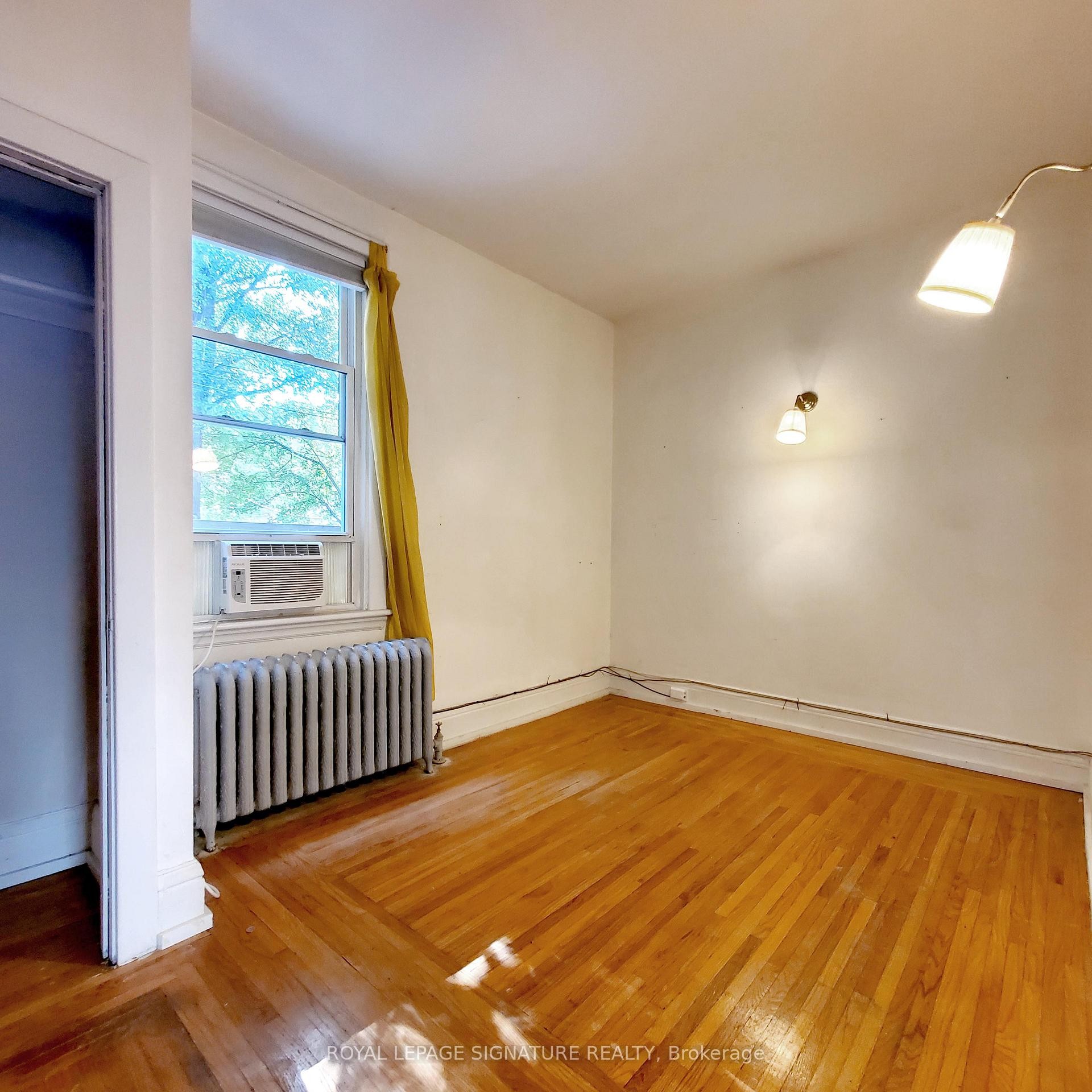 









116


Fairholt

Road South, 2,
Hamilton,




ON
L8M 2T7

